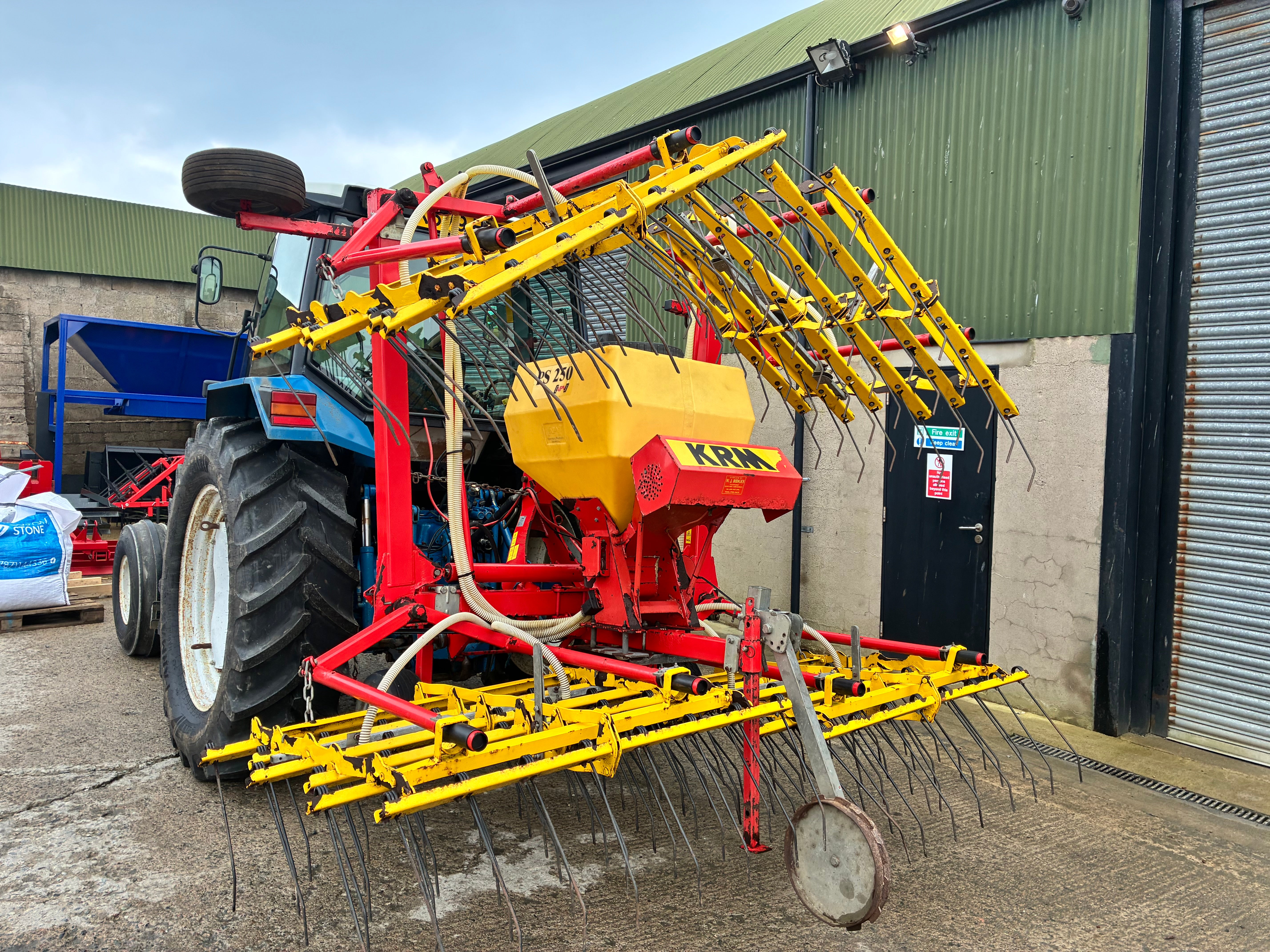 KRM 6m Spring tine Harrow with seeder