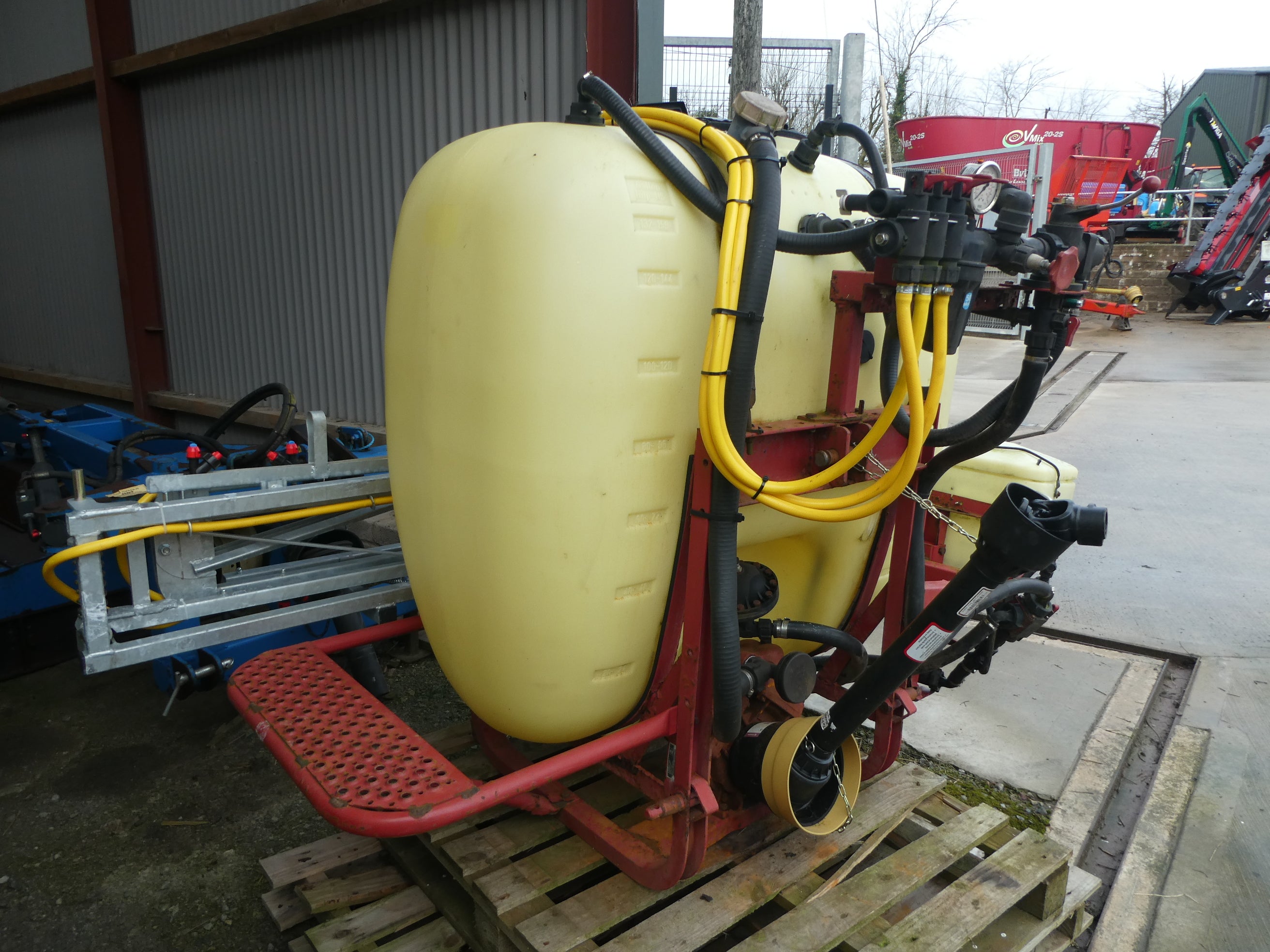 Hardi 600lt crop sprayer