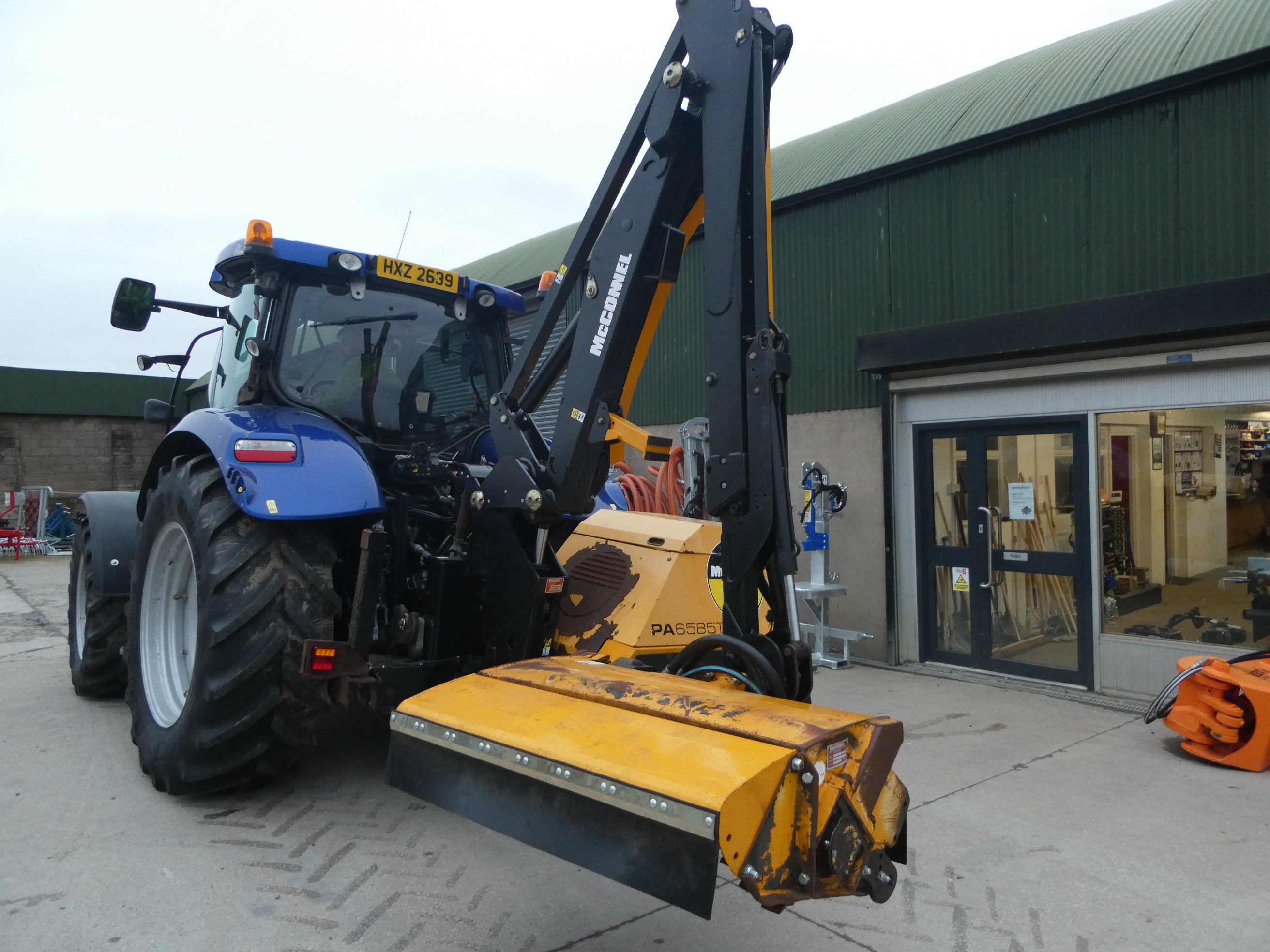 Mcconnel PA6585T Hedgecutter