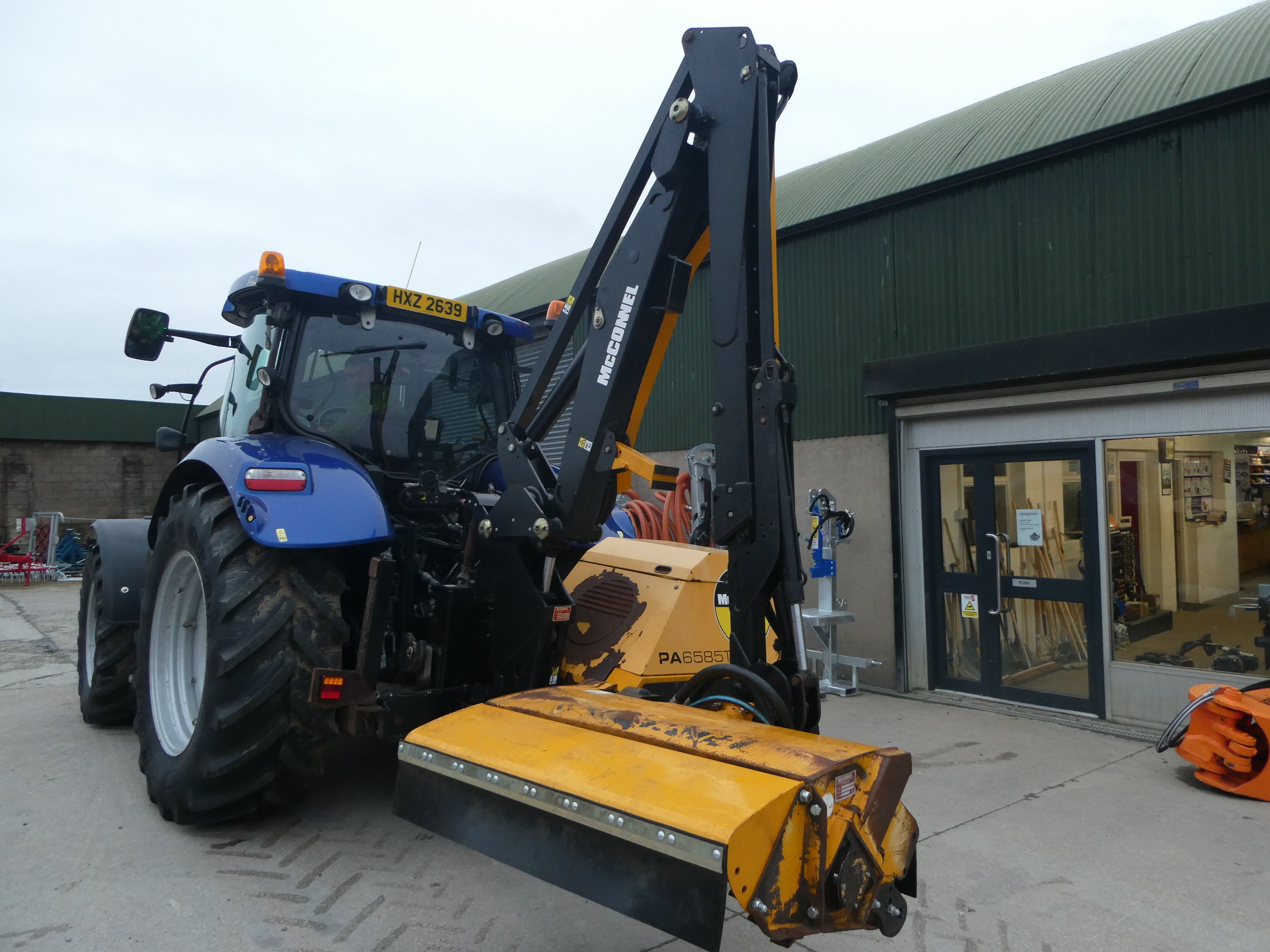 Mcconnel PA6585T Hedgecutter