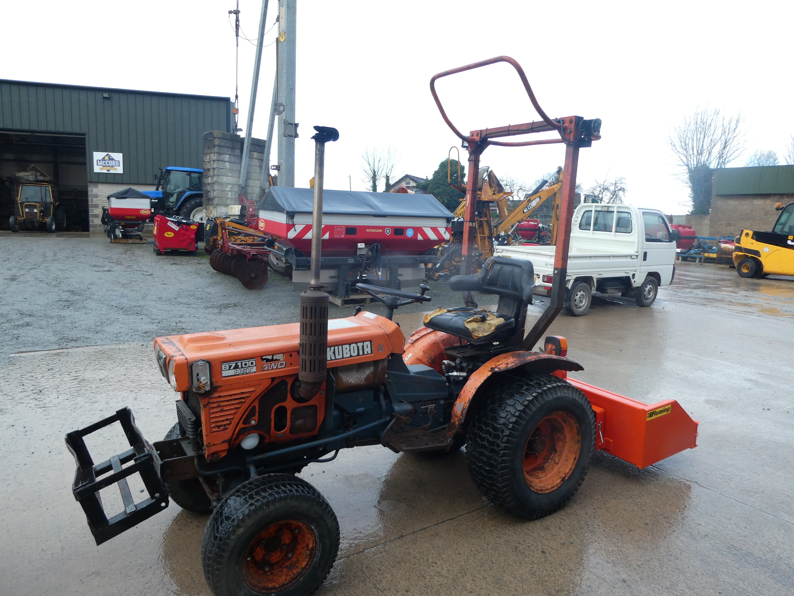 Kubota B7100 HST Tractor