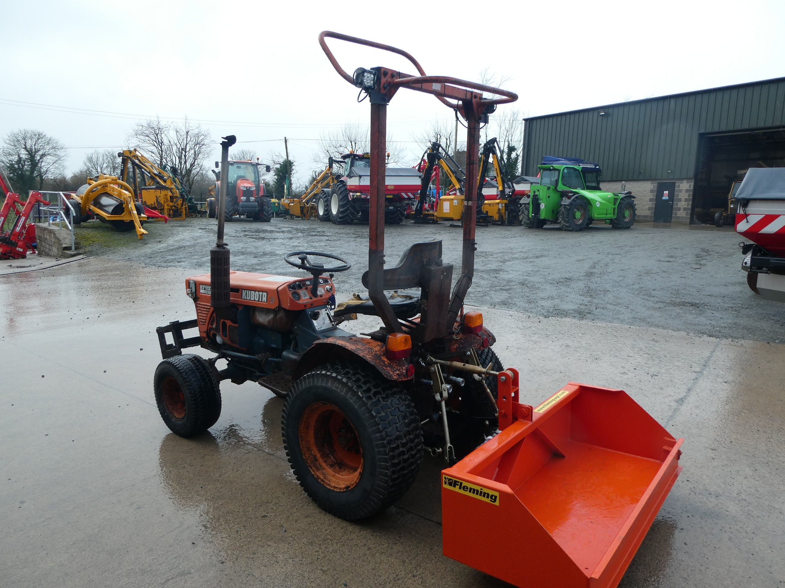 Kubota B7100 HST Tractor