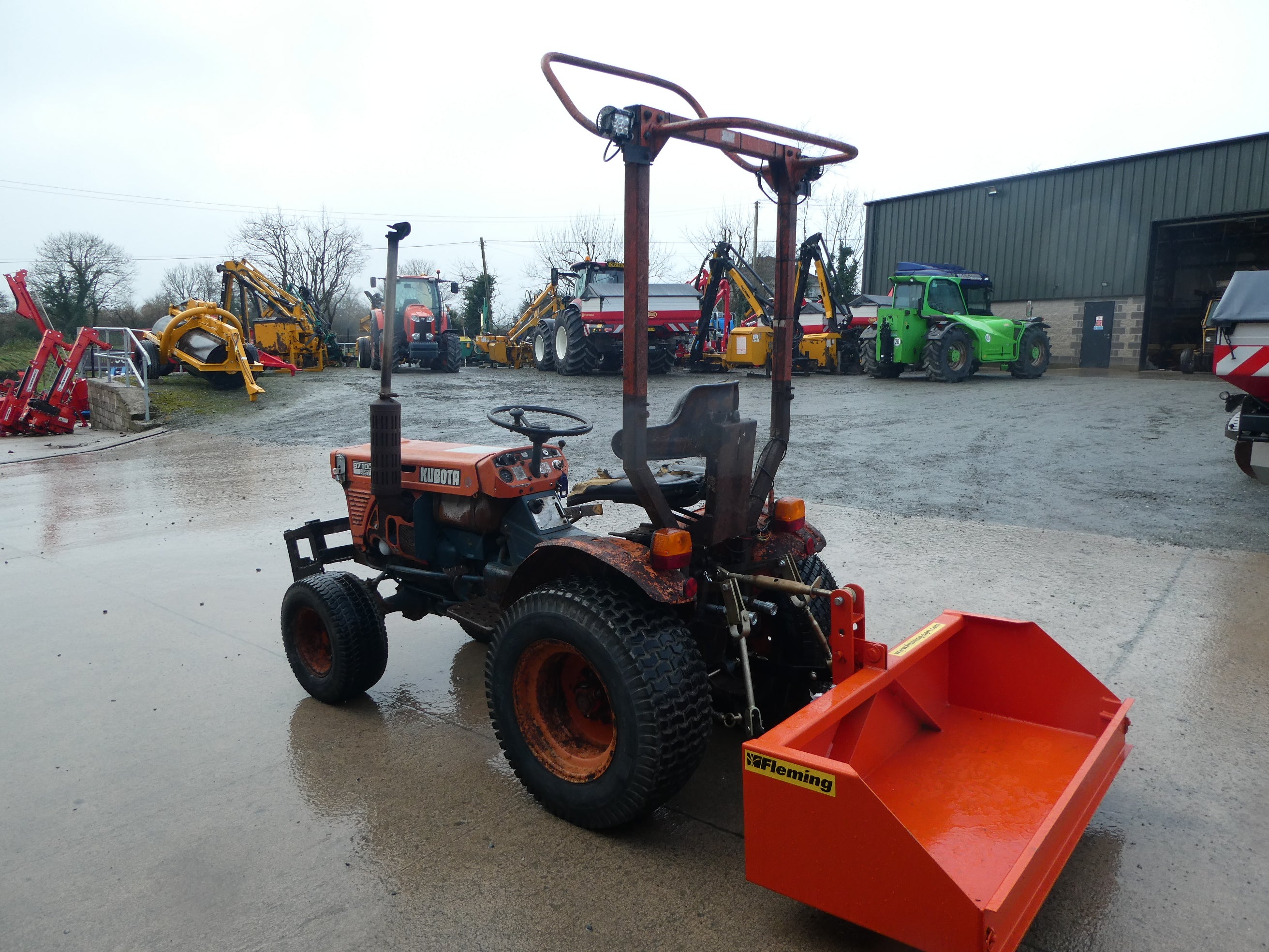 Kubota B7100 HST Tractor