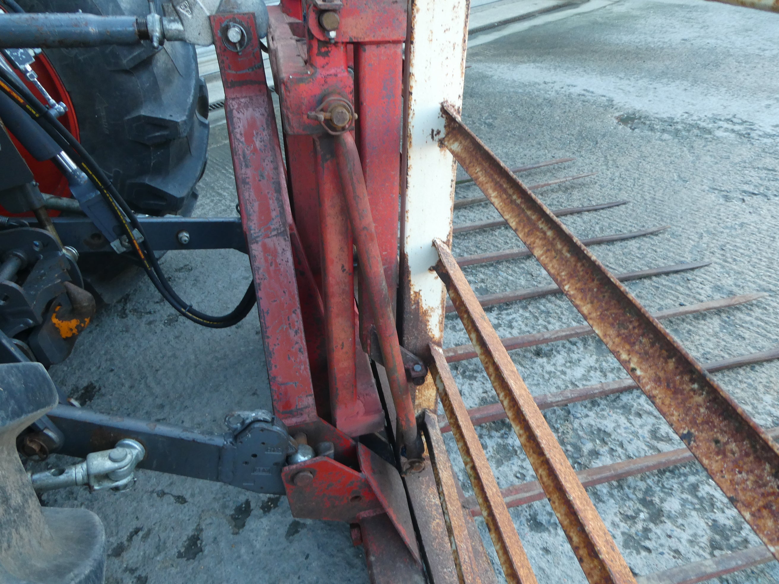 Used 11 tine Buckrake