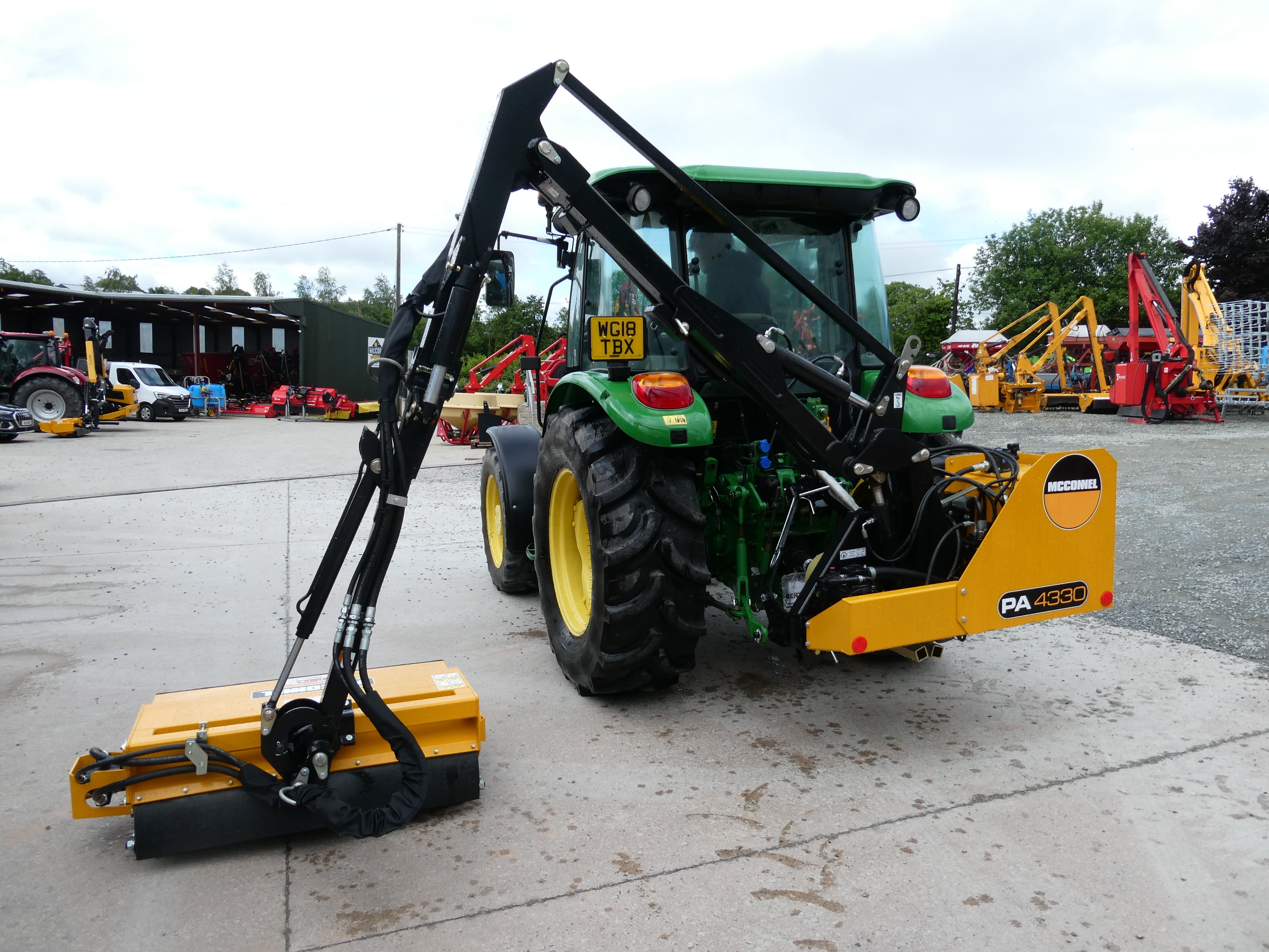 McConnel PA4330 Hedgecutter