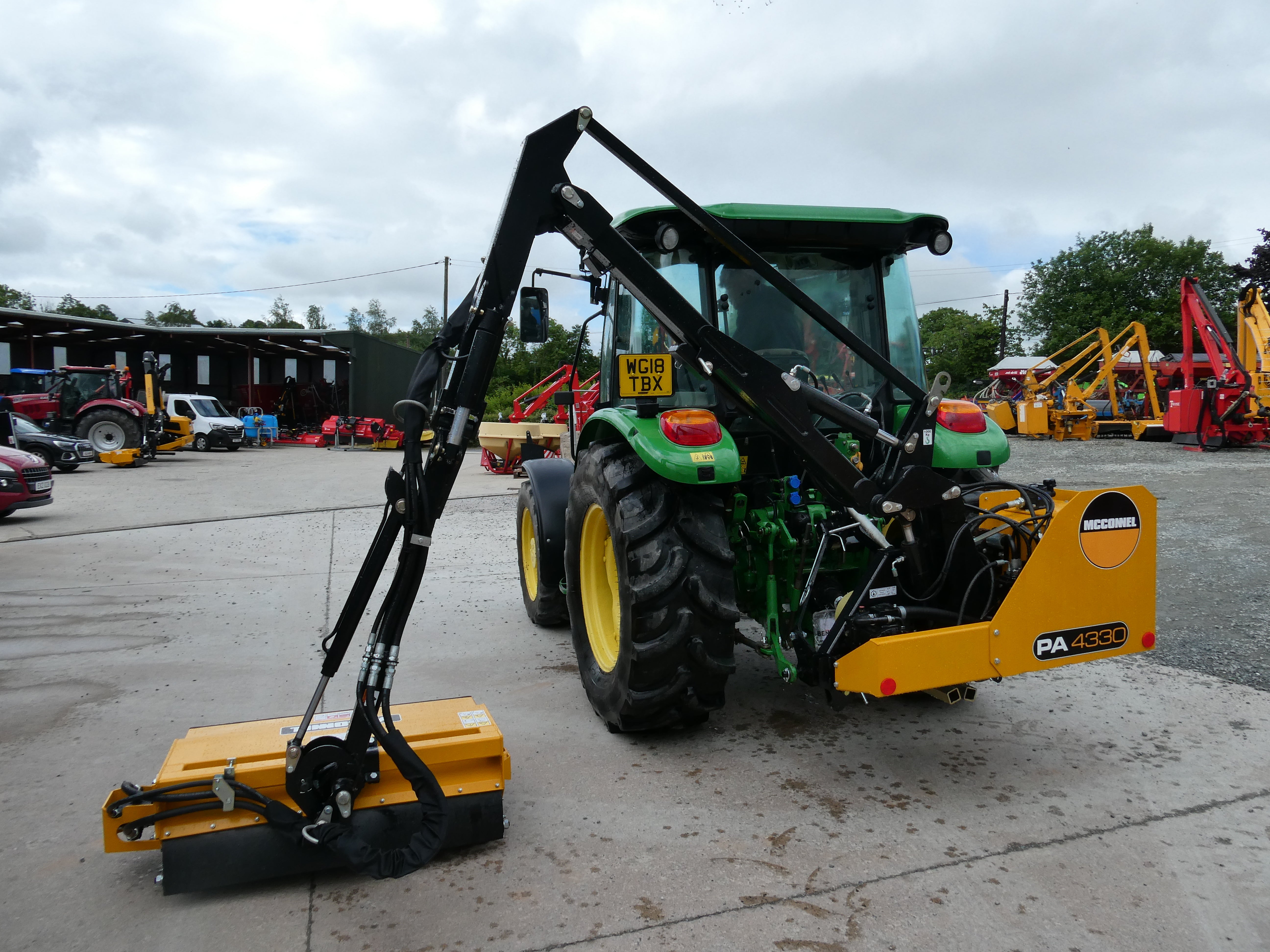 McConnel PA4330 Hedgecutter