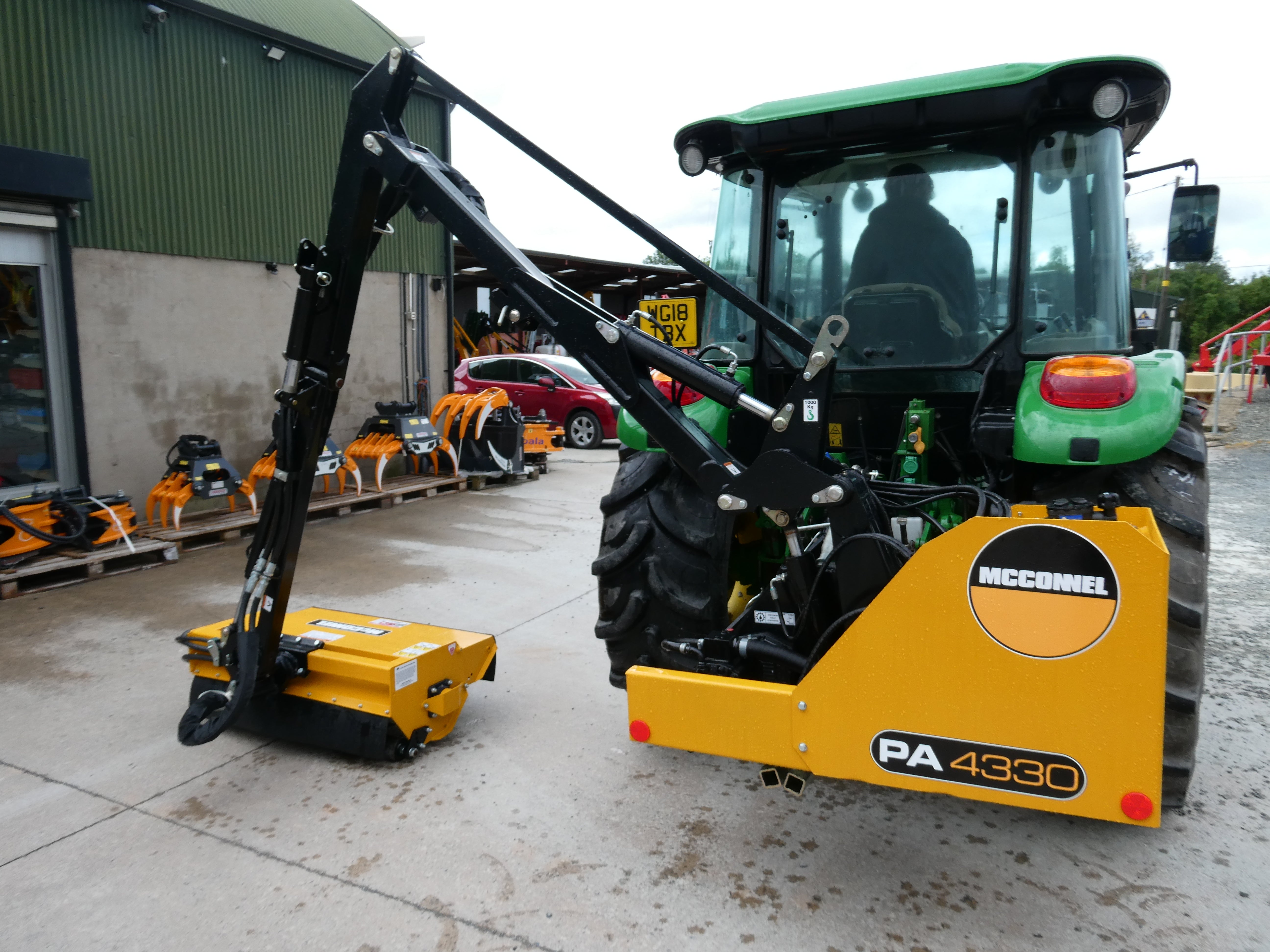 McConnel PA4330 Hedgecutter