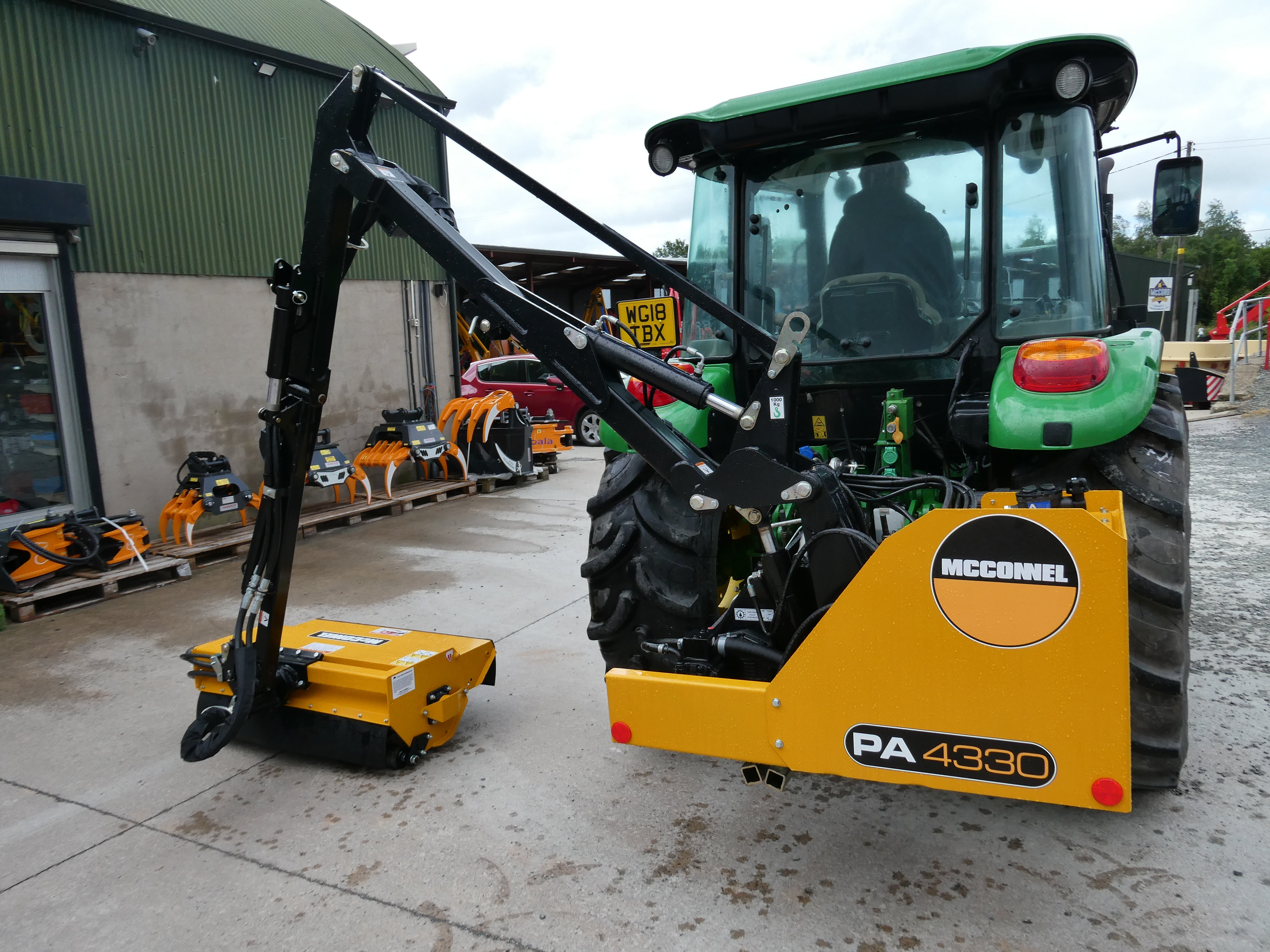 McConnel PA4330 Hedgecutter