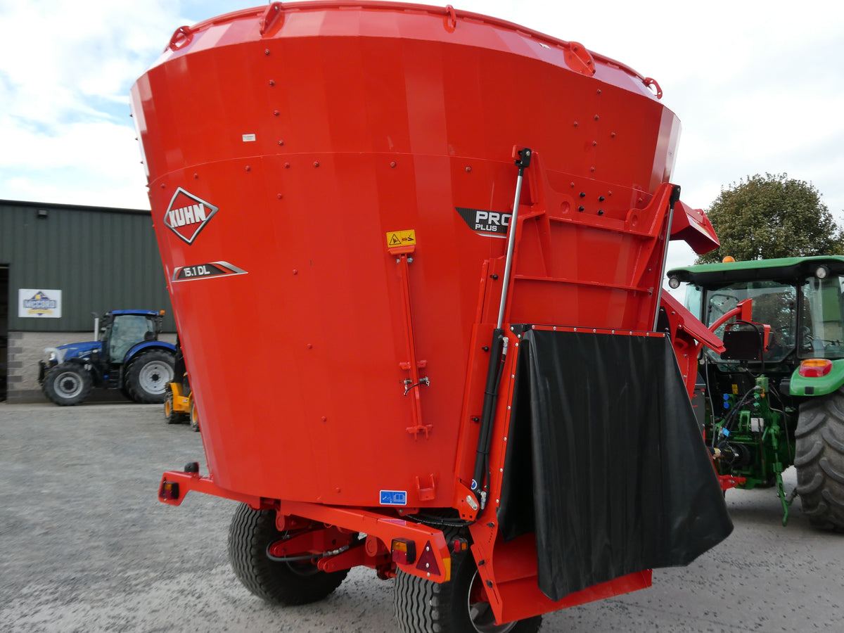 Kuhn 15.1 Tub feeder/Straw bedder