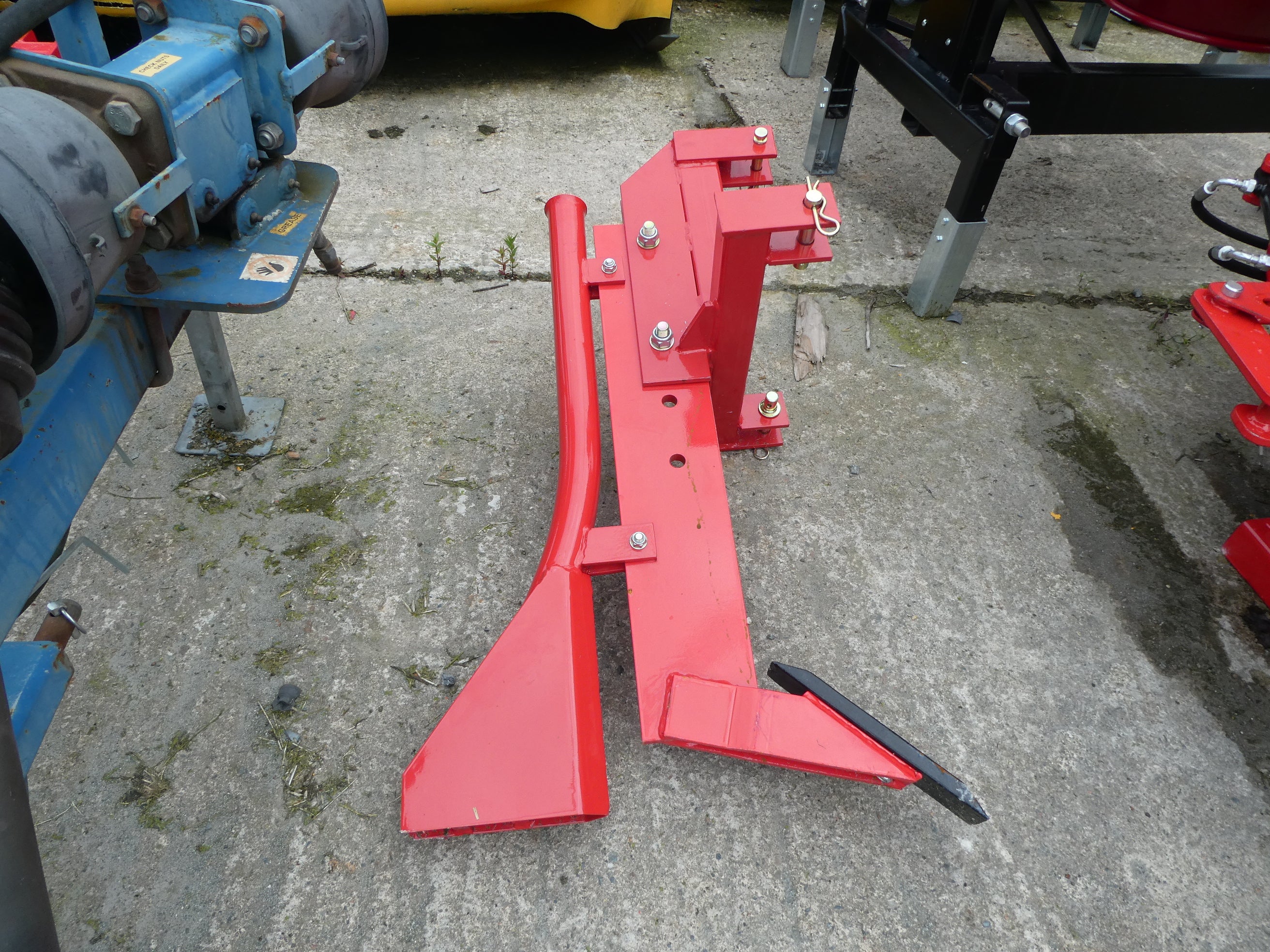 Winton Single leg subsoiler with water pipe attachment