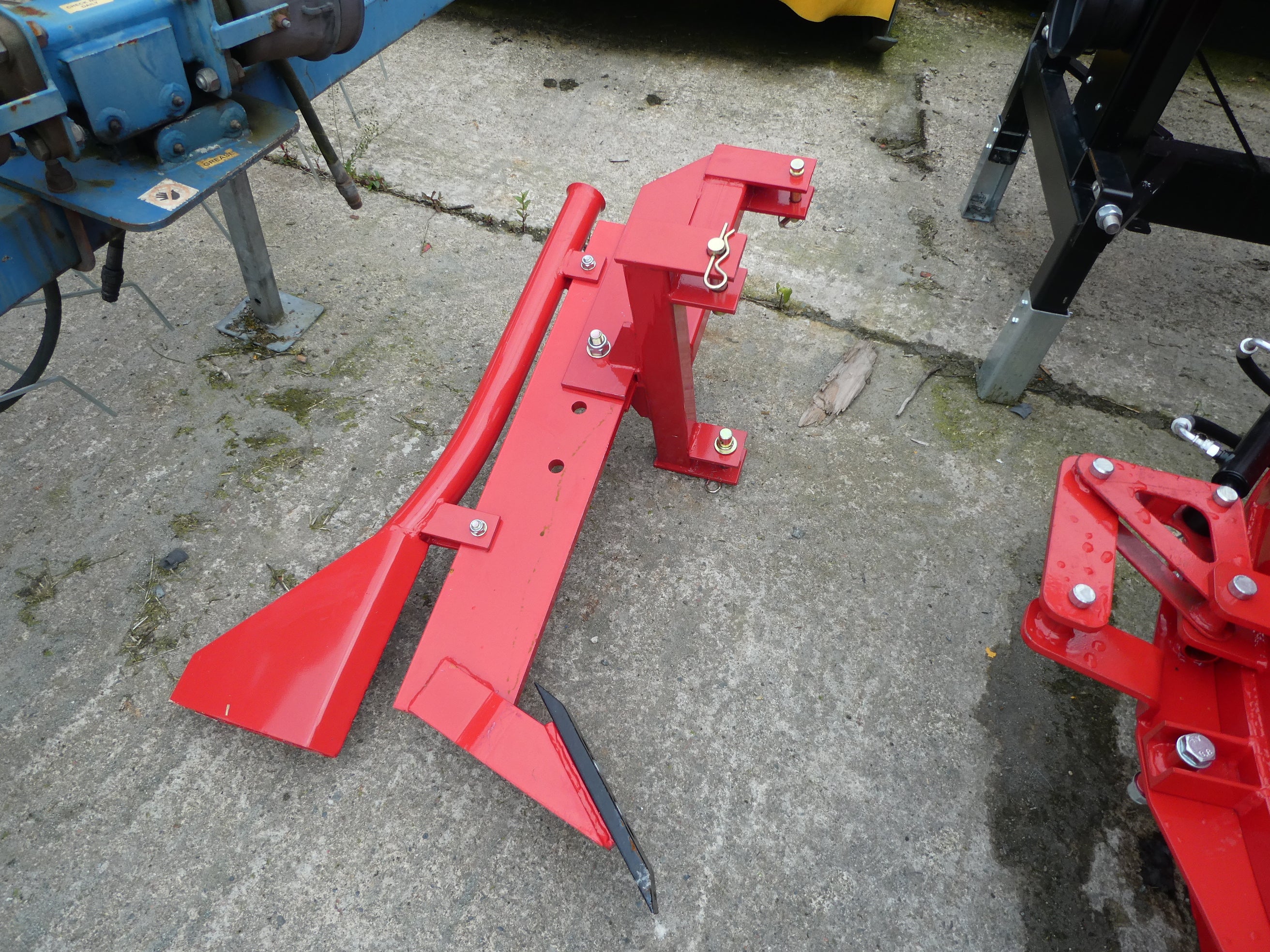 Winton Single leg subsoiler with water pipe attachment