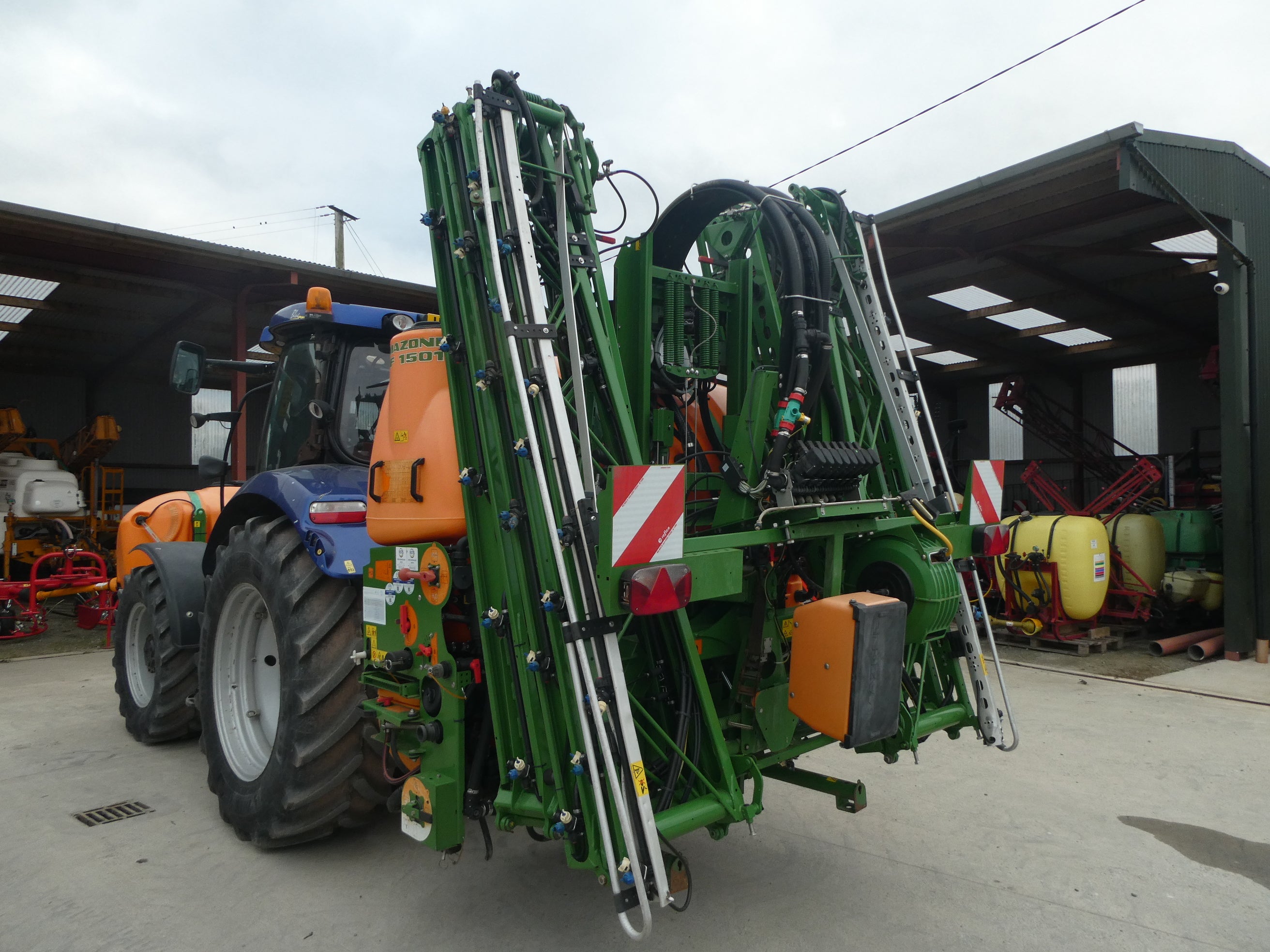 Amazone UF1501 24m crop sprayer with Front tank