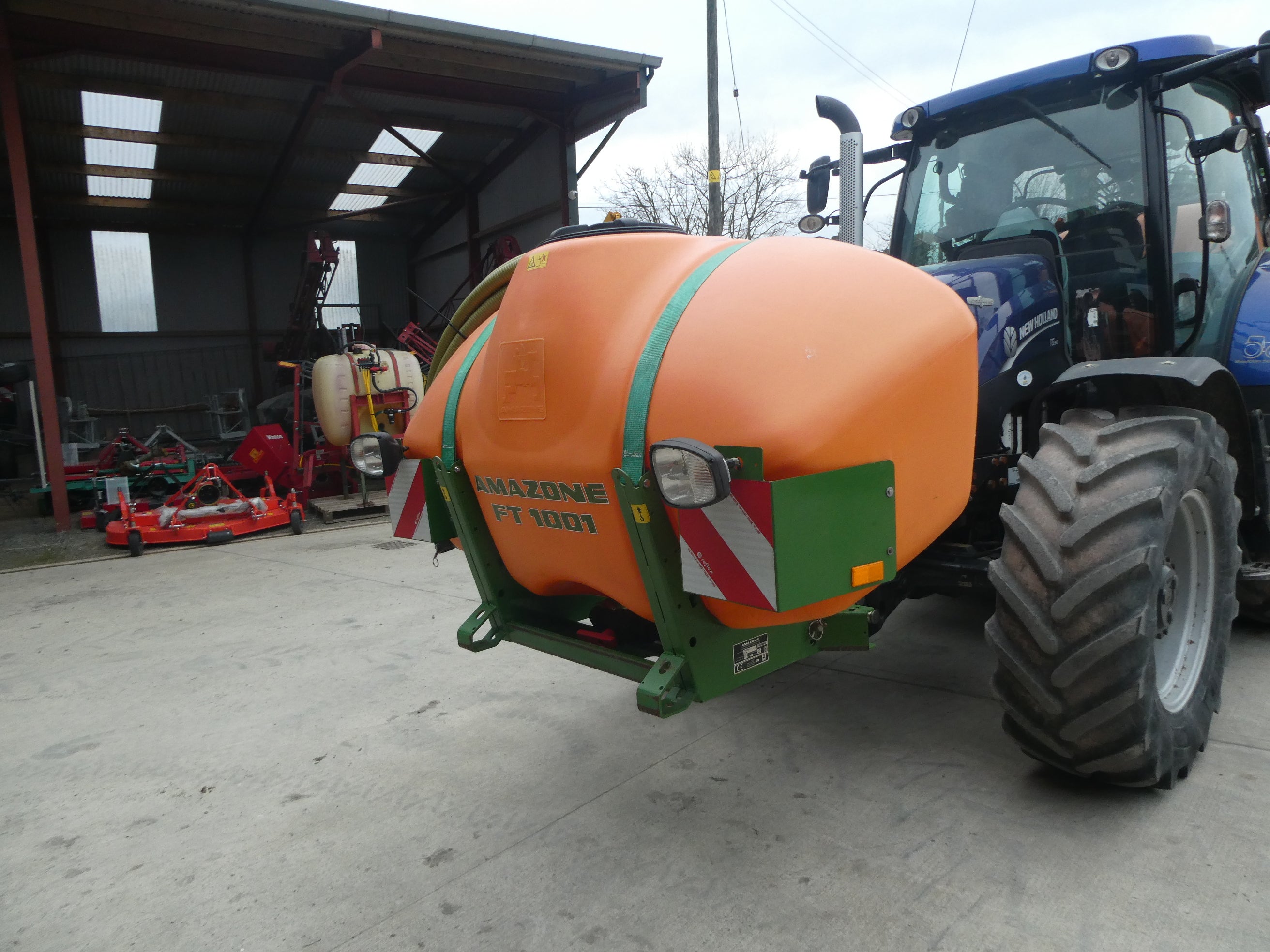 Amazone UF1501 24m crop sprayer with Front tank