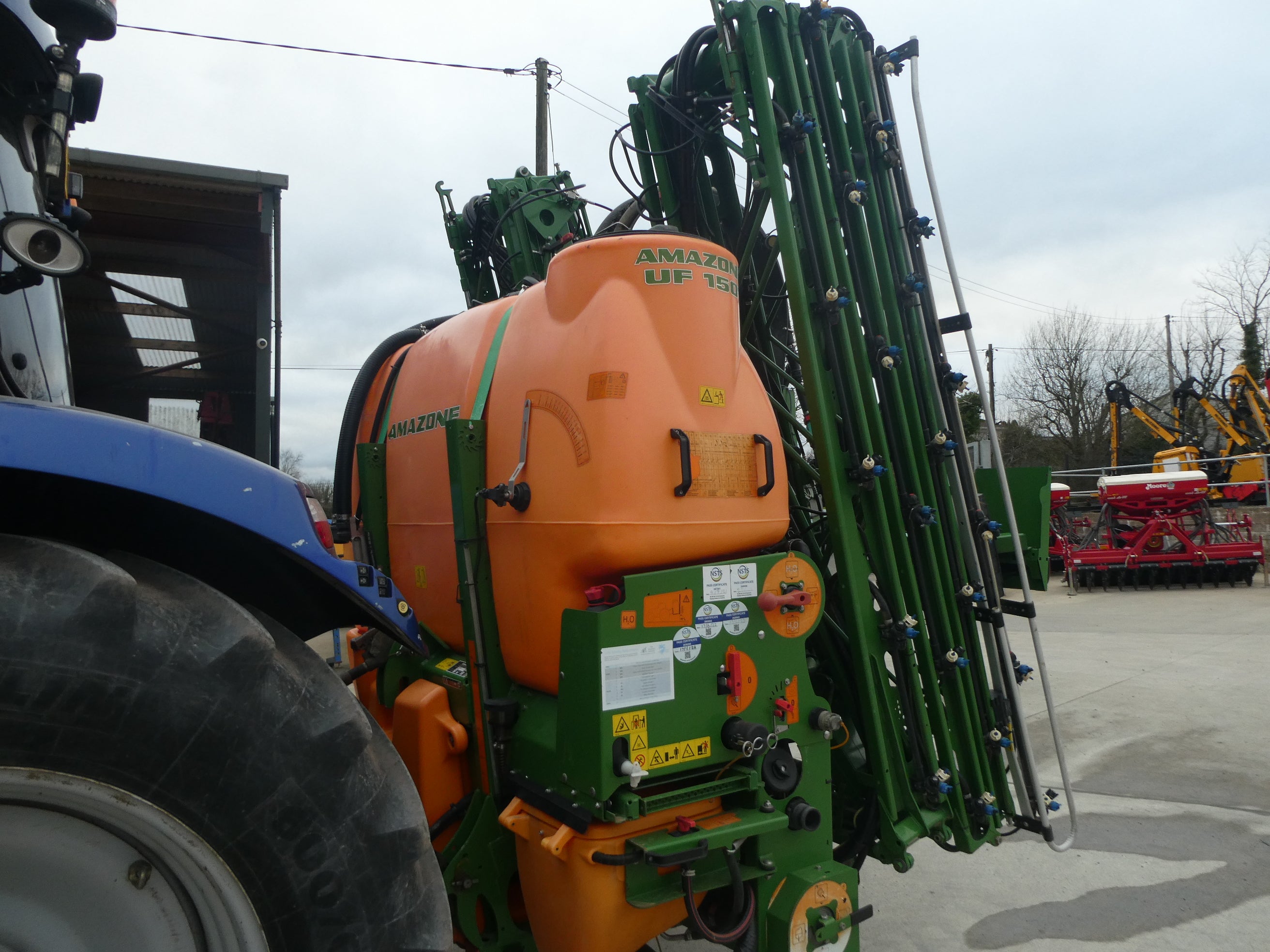 Amazone UF1501 24m crop sprayer with Front tank