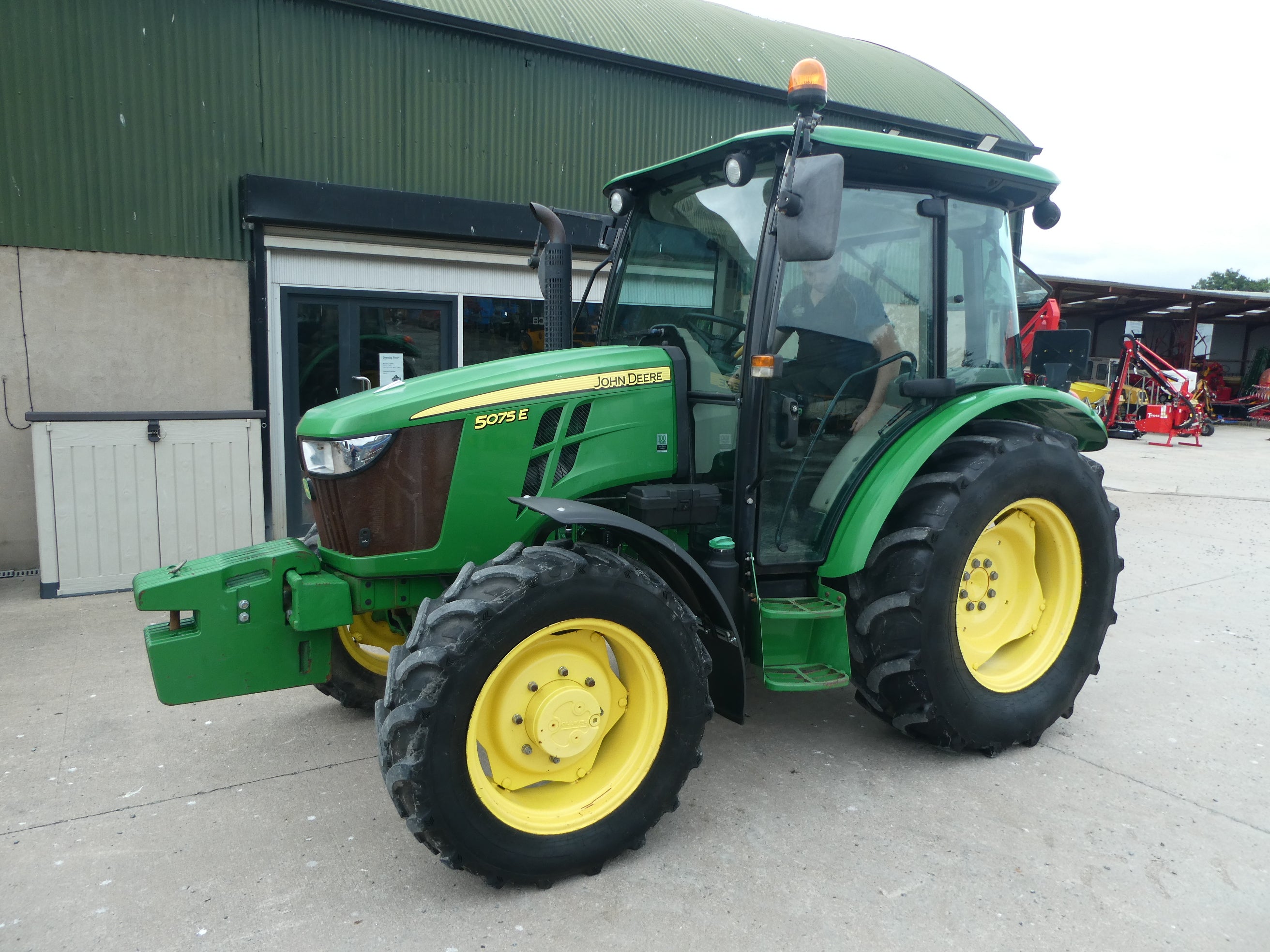 John Deere 5075E