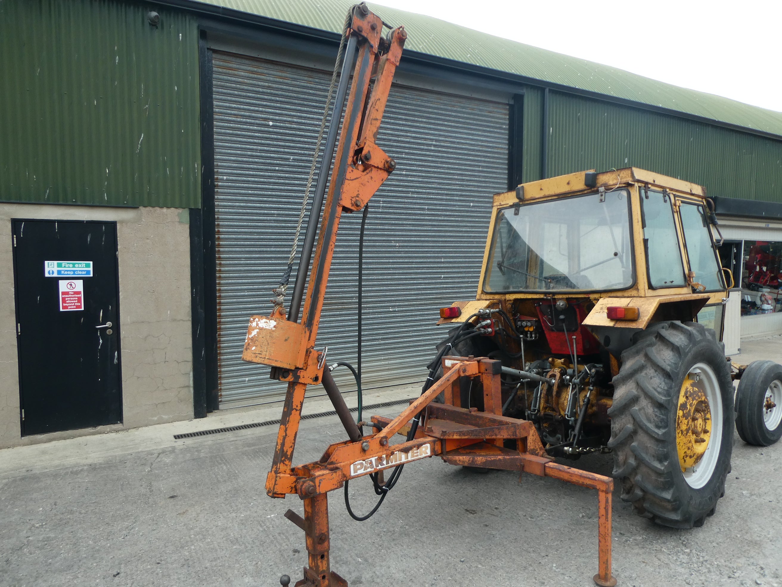 Parmiter Tractor Post driver
