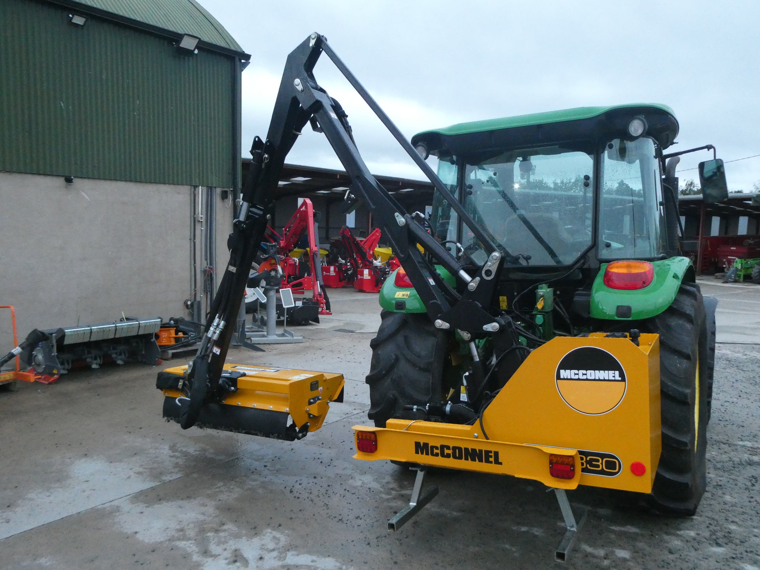 McConnel PA4330 Hedgecutter