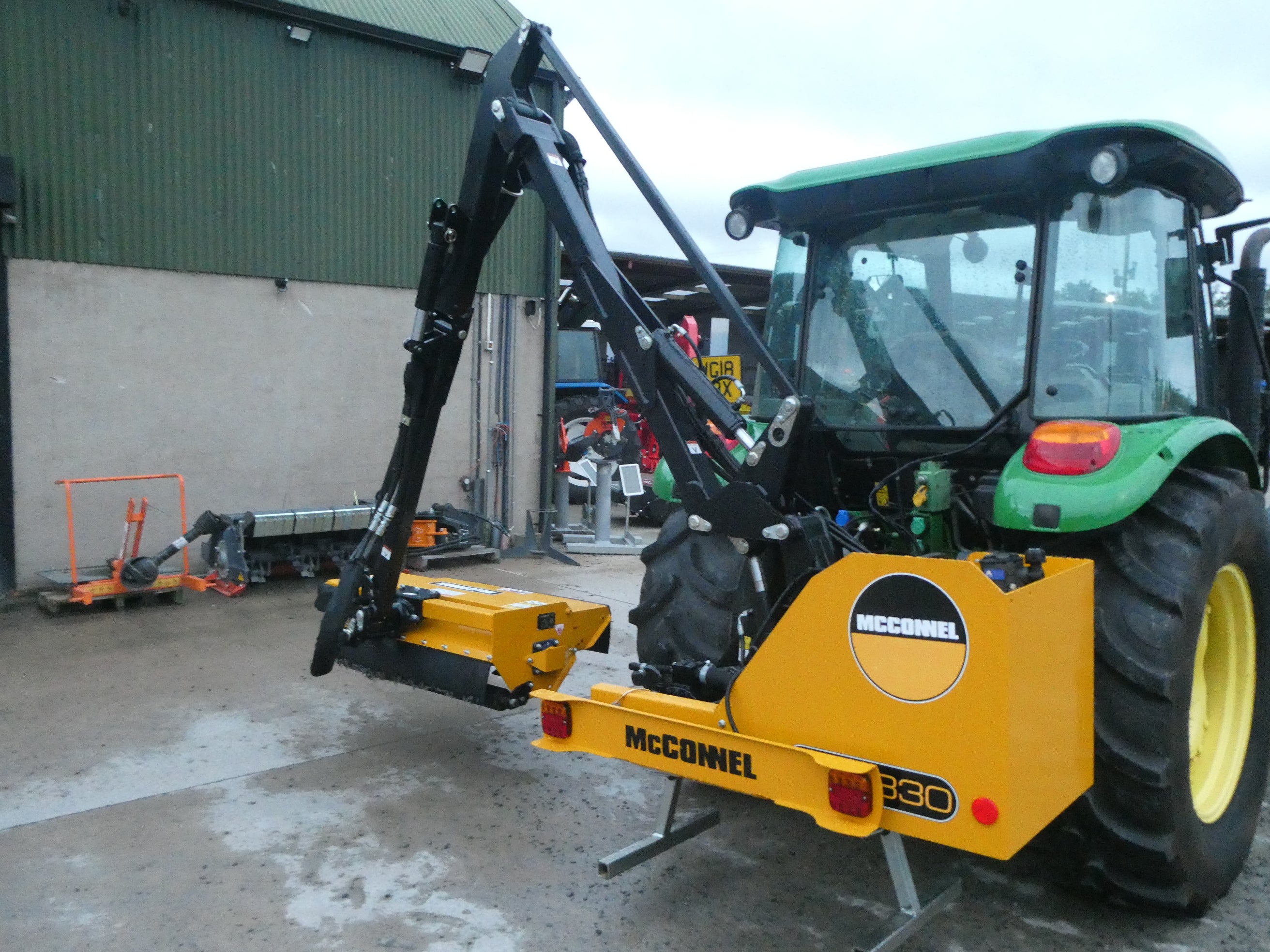 McConnel PA4330 Hedgecutter