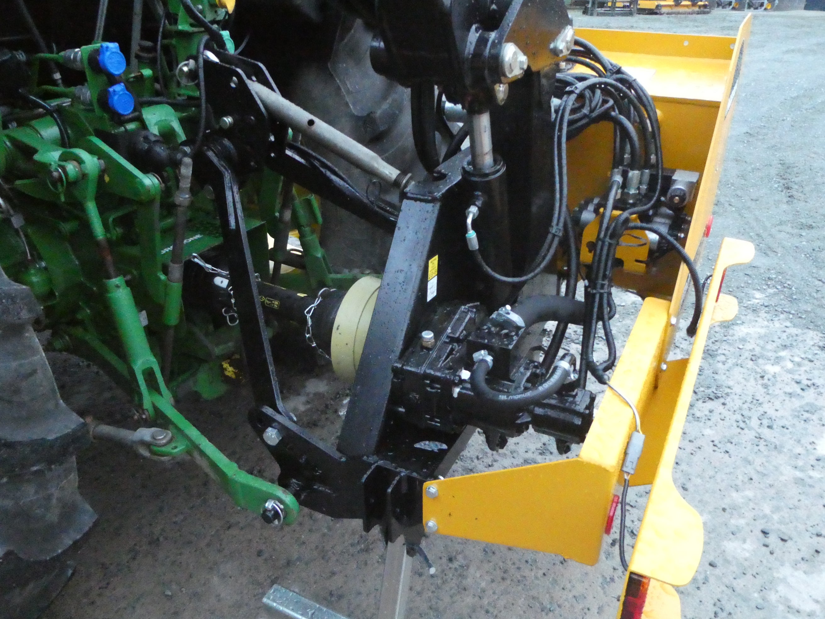 McConnel PA4330 Hedgecutter