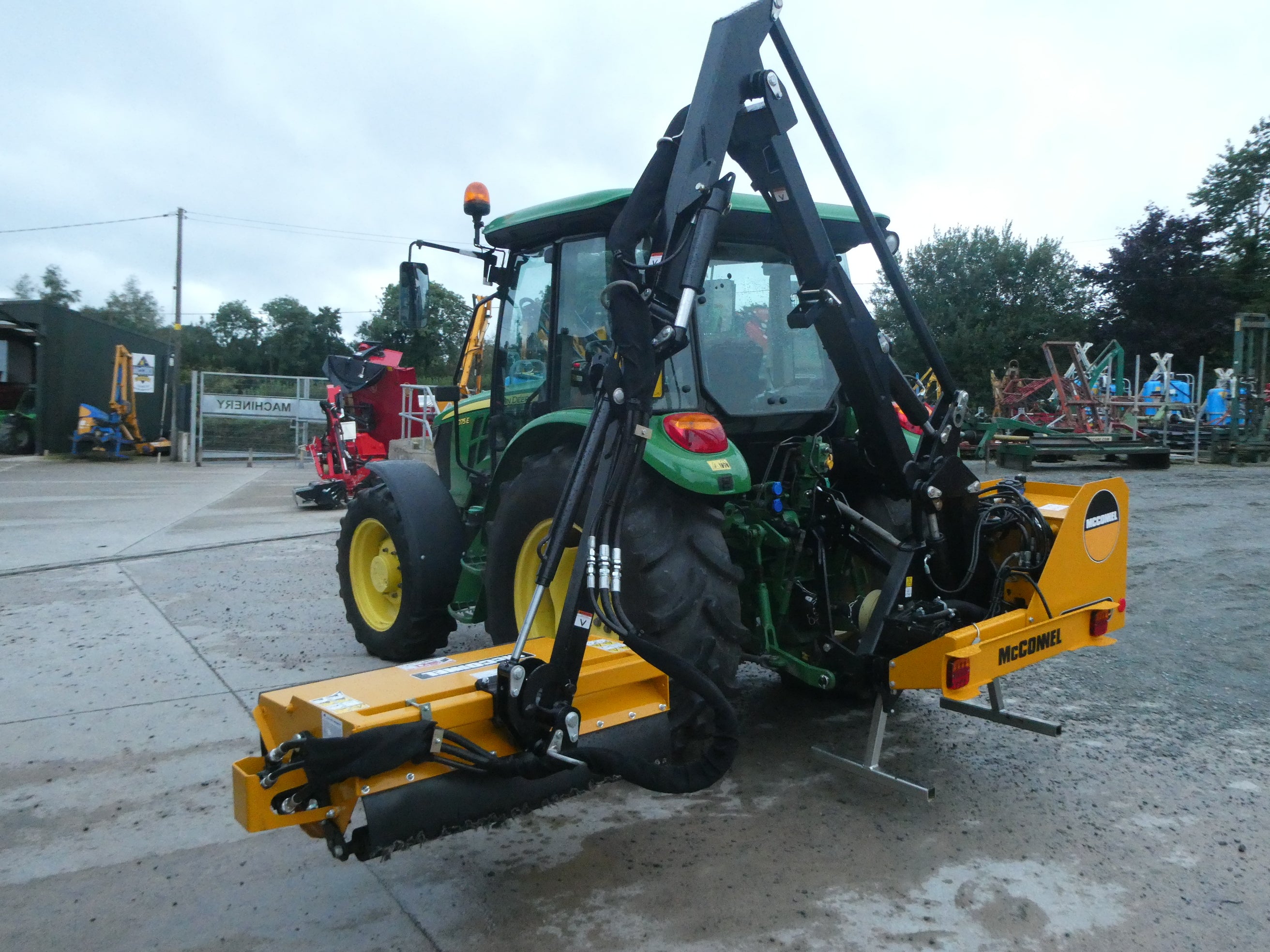 McConnel PA4330 Hedgecutter