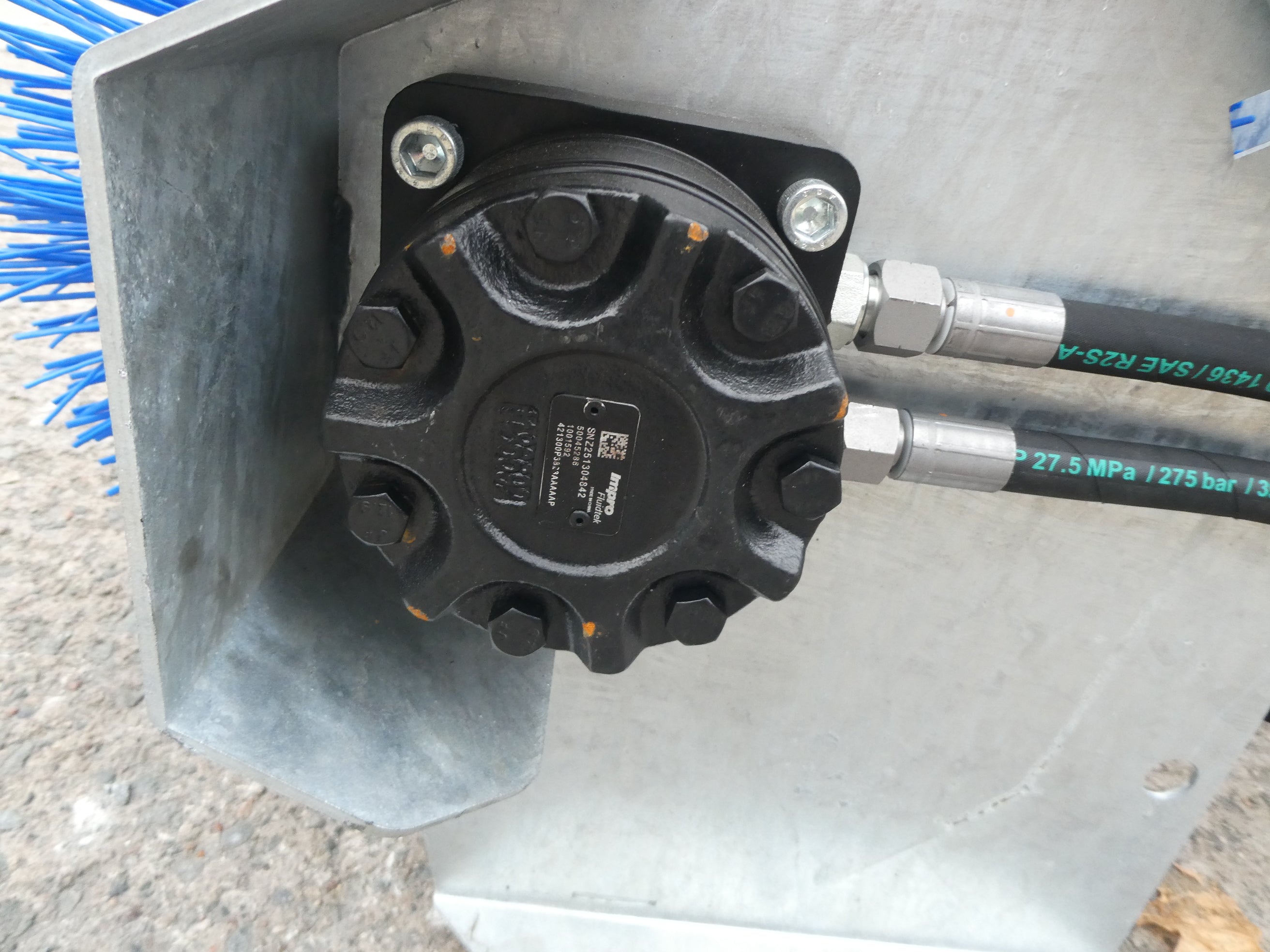 Suton Bucket Brush