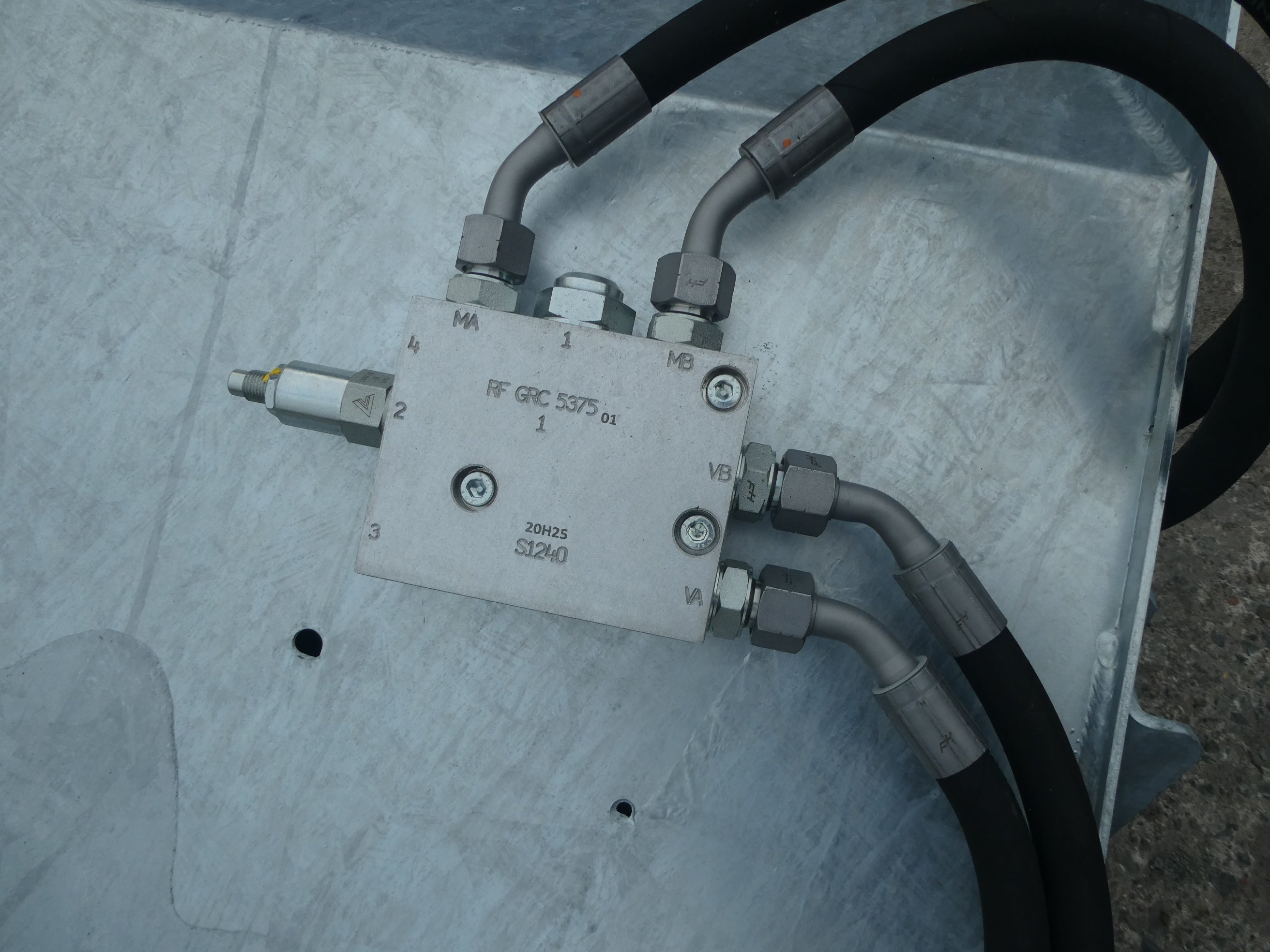 Suton Bucket Brush