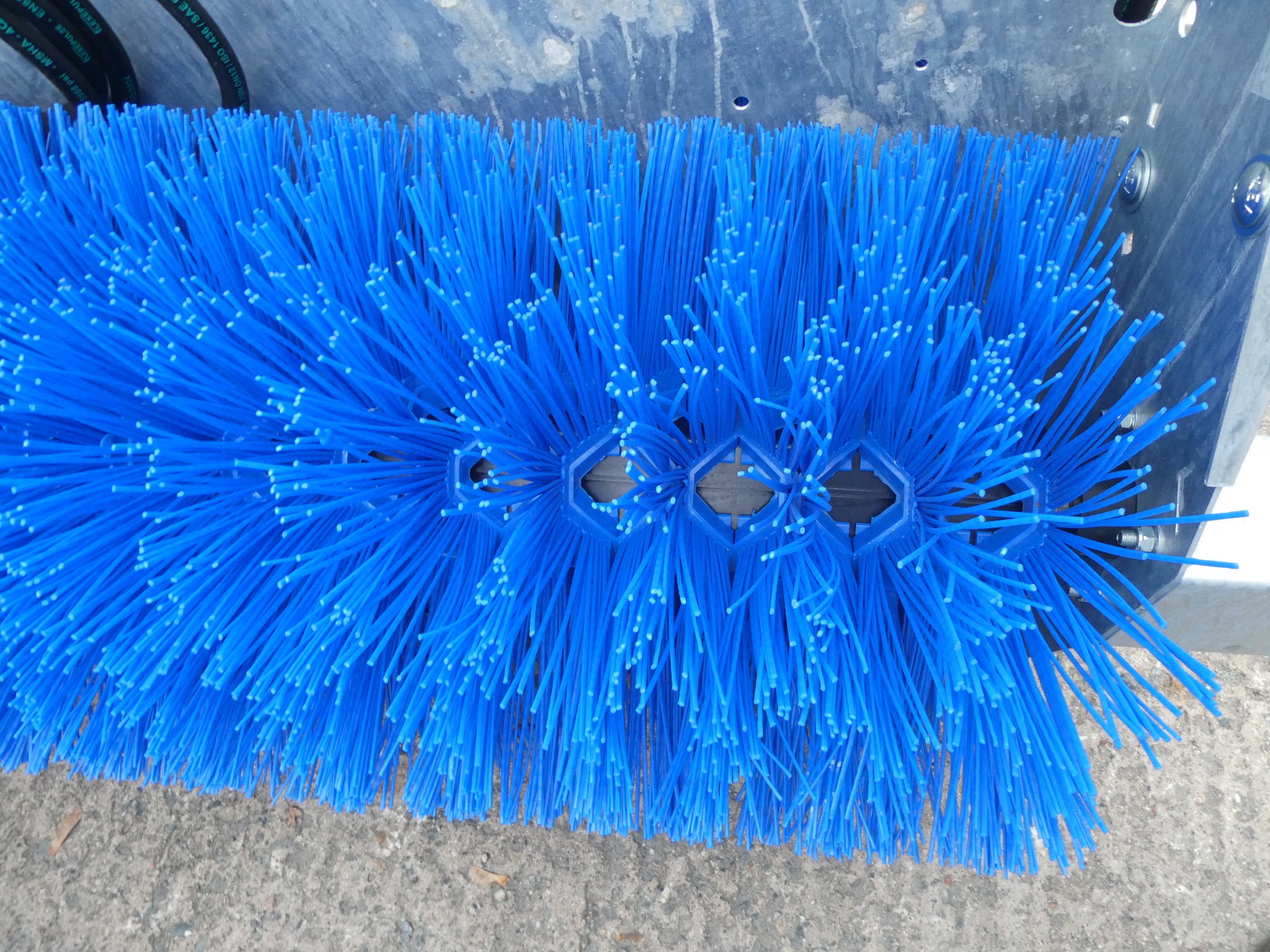 Suton Bucket Brush