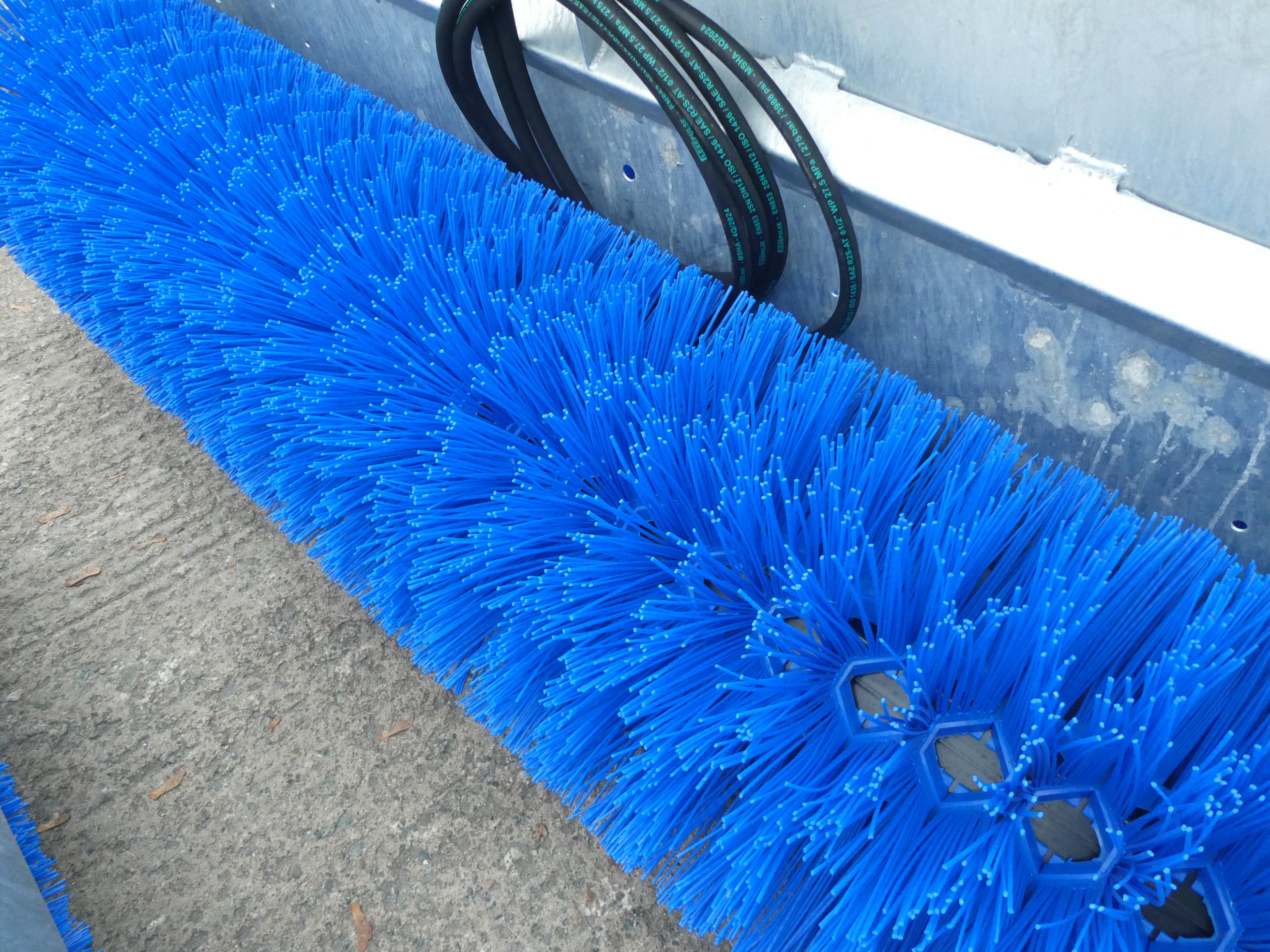 Suton Bucket Brush