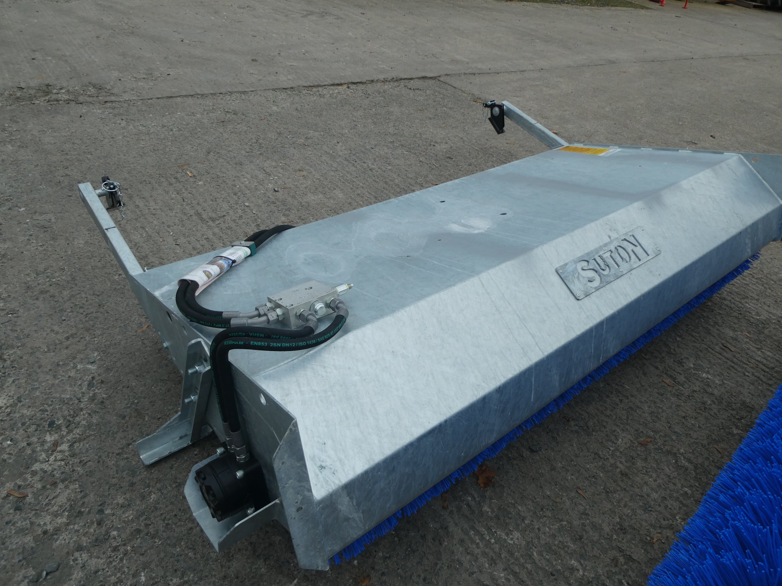 Suton Bucket Brush
