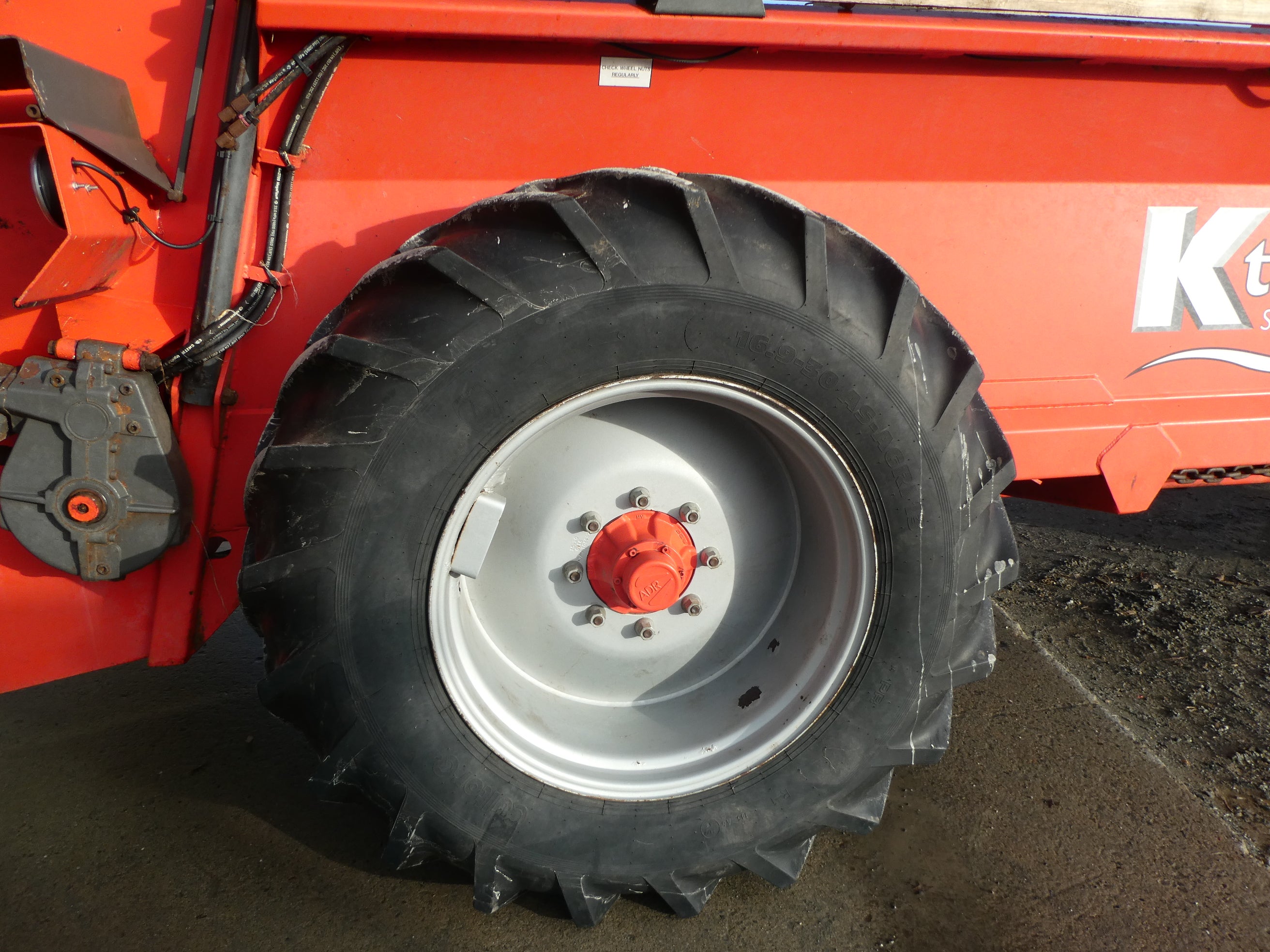 K Two rear Discharge spreader ECO 60-9