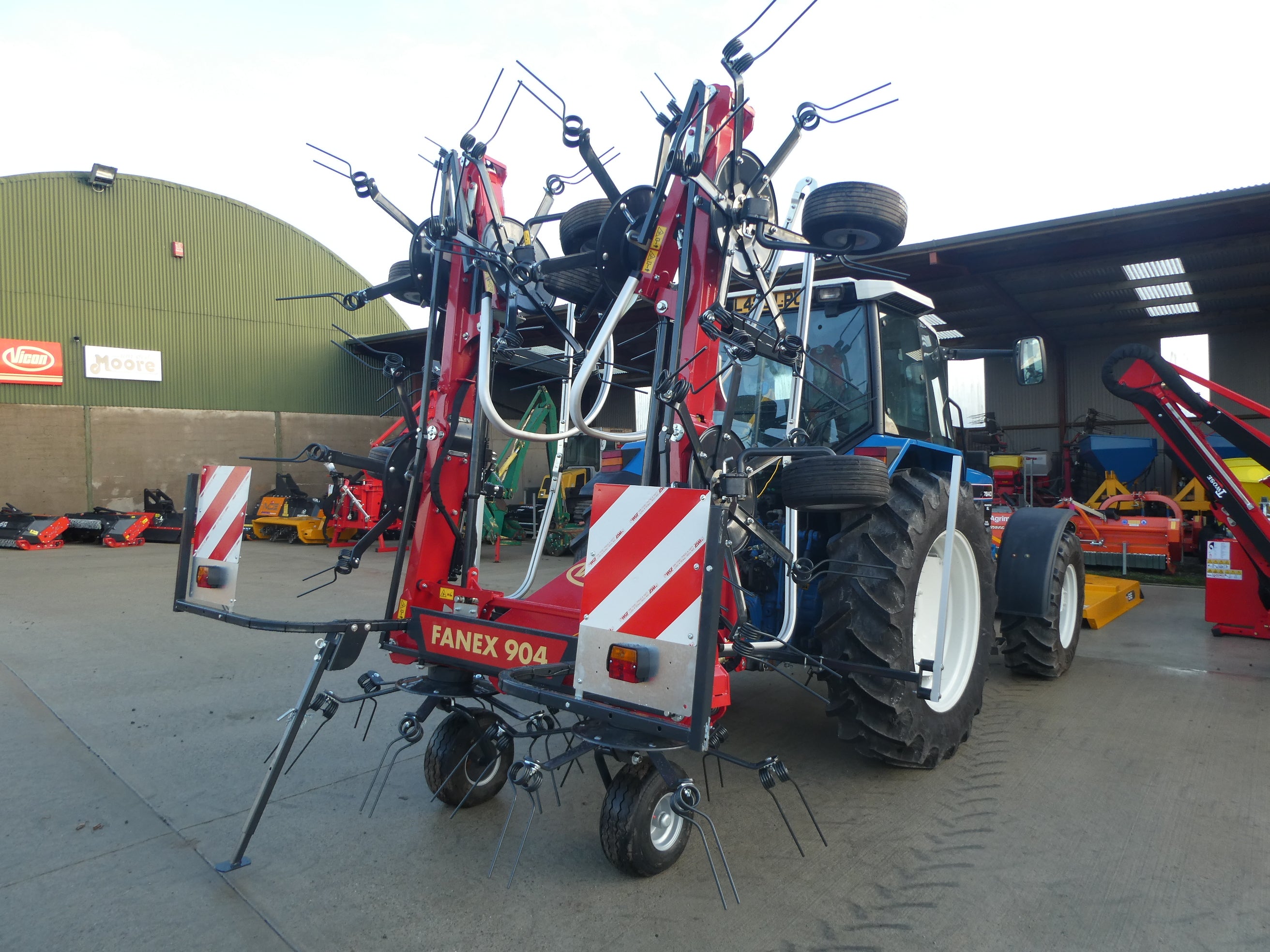 Vicon Fanex 904 8 rotor tedder