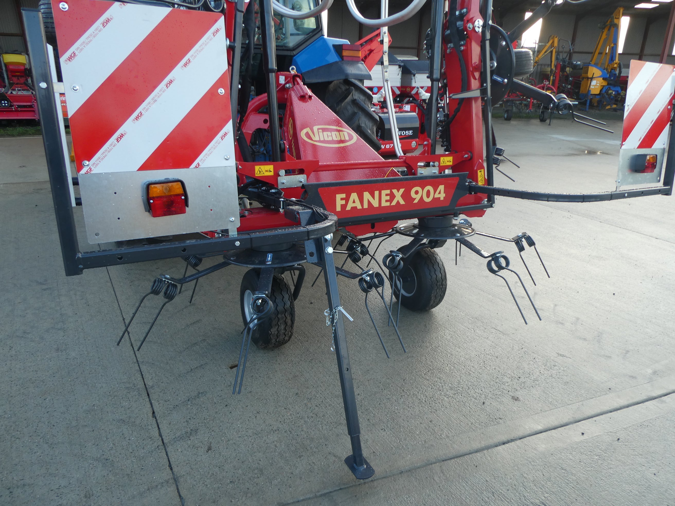 Vicon Fanex 904 8 rotor tedder