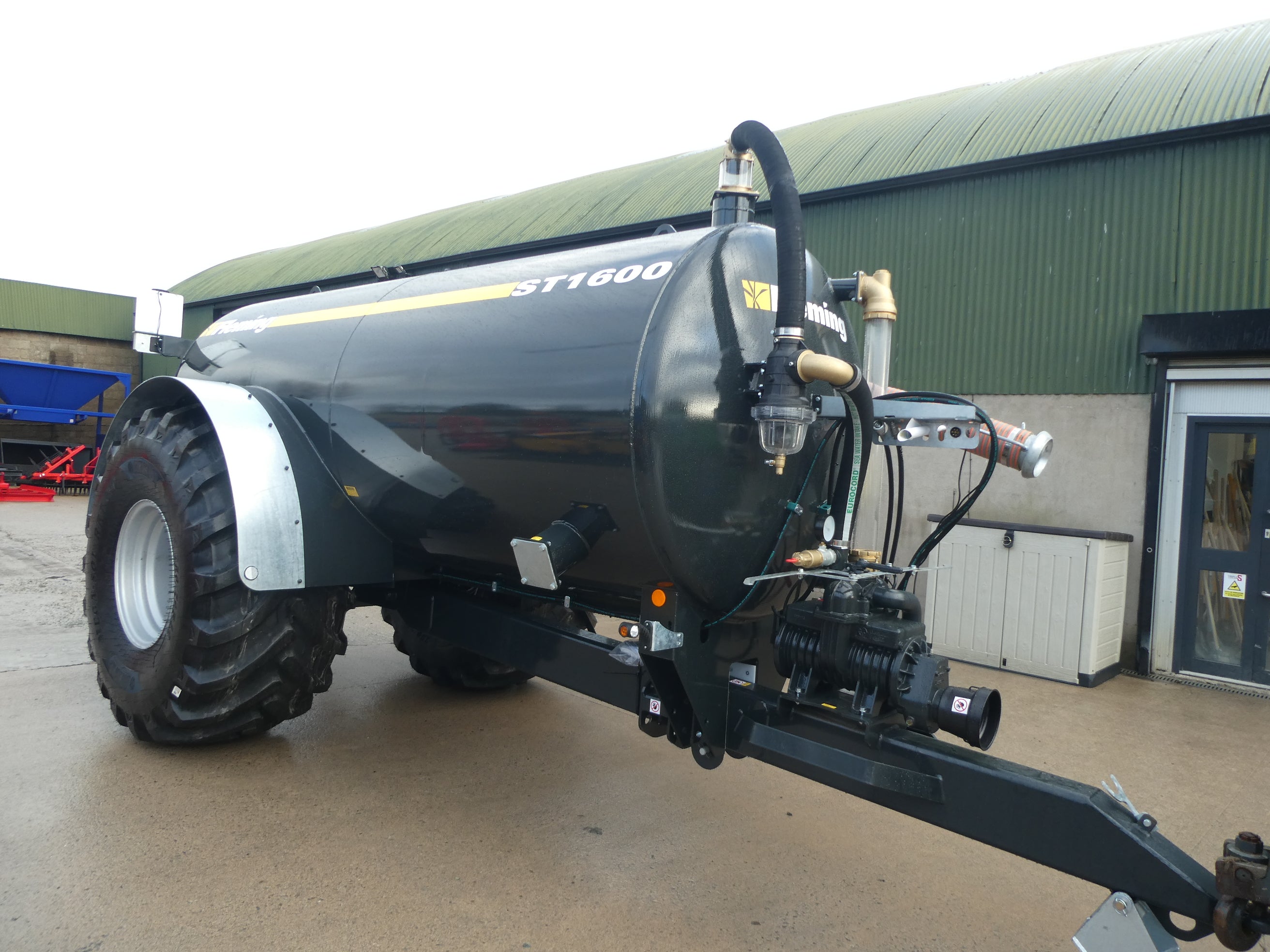 Fleming 1600 gallon Recessed tanker