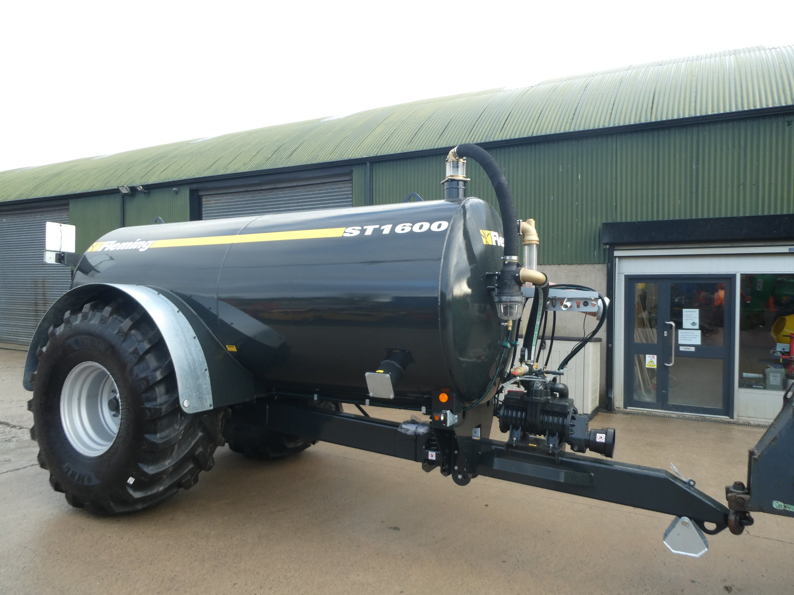 Fleming 1600 gallon Recessed tanker