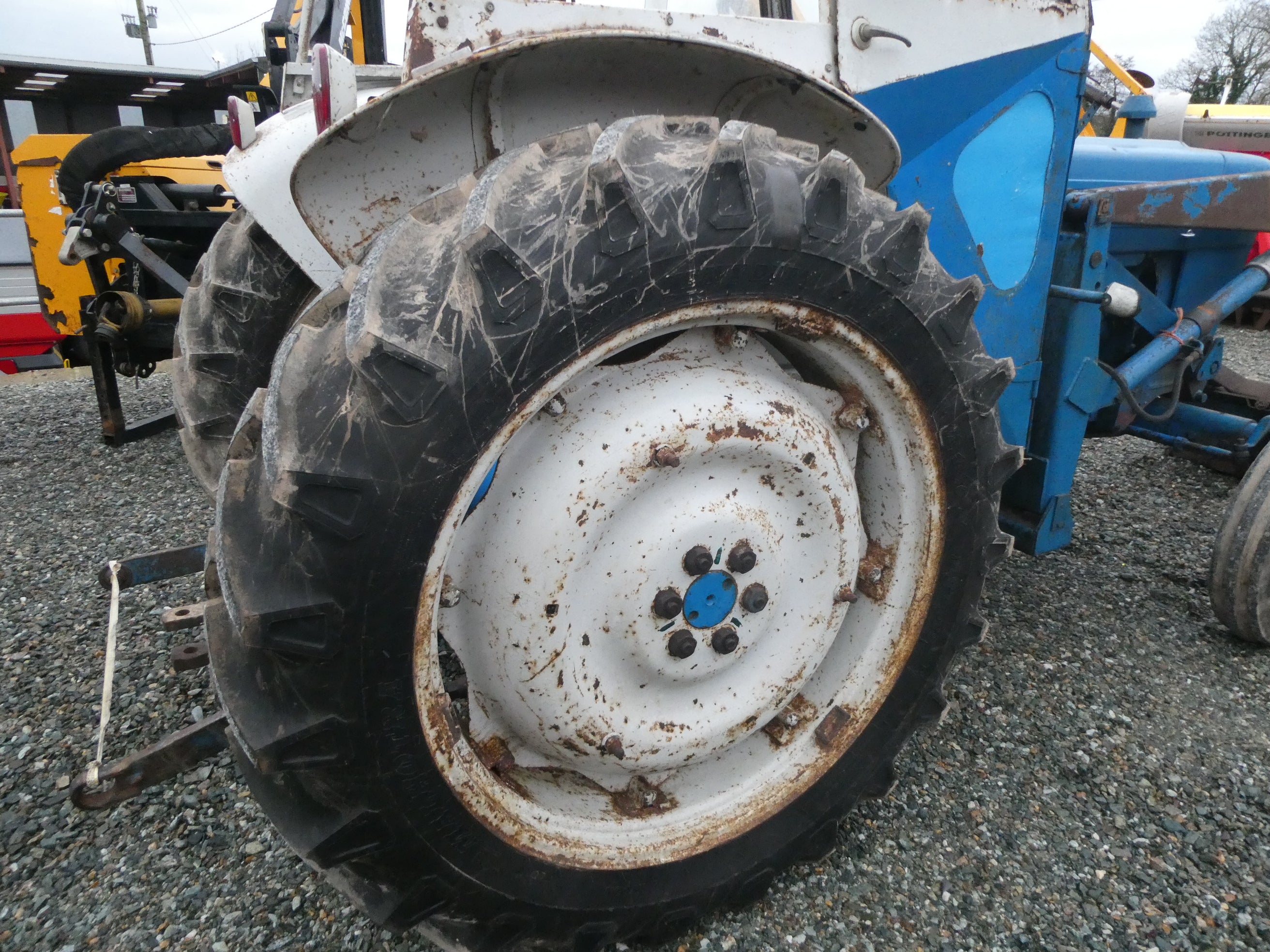 Ford 4000 2wd with loader