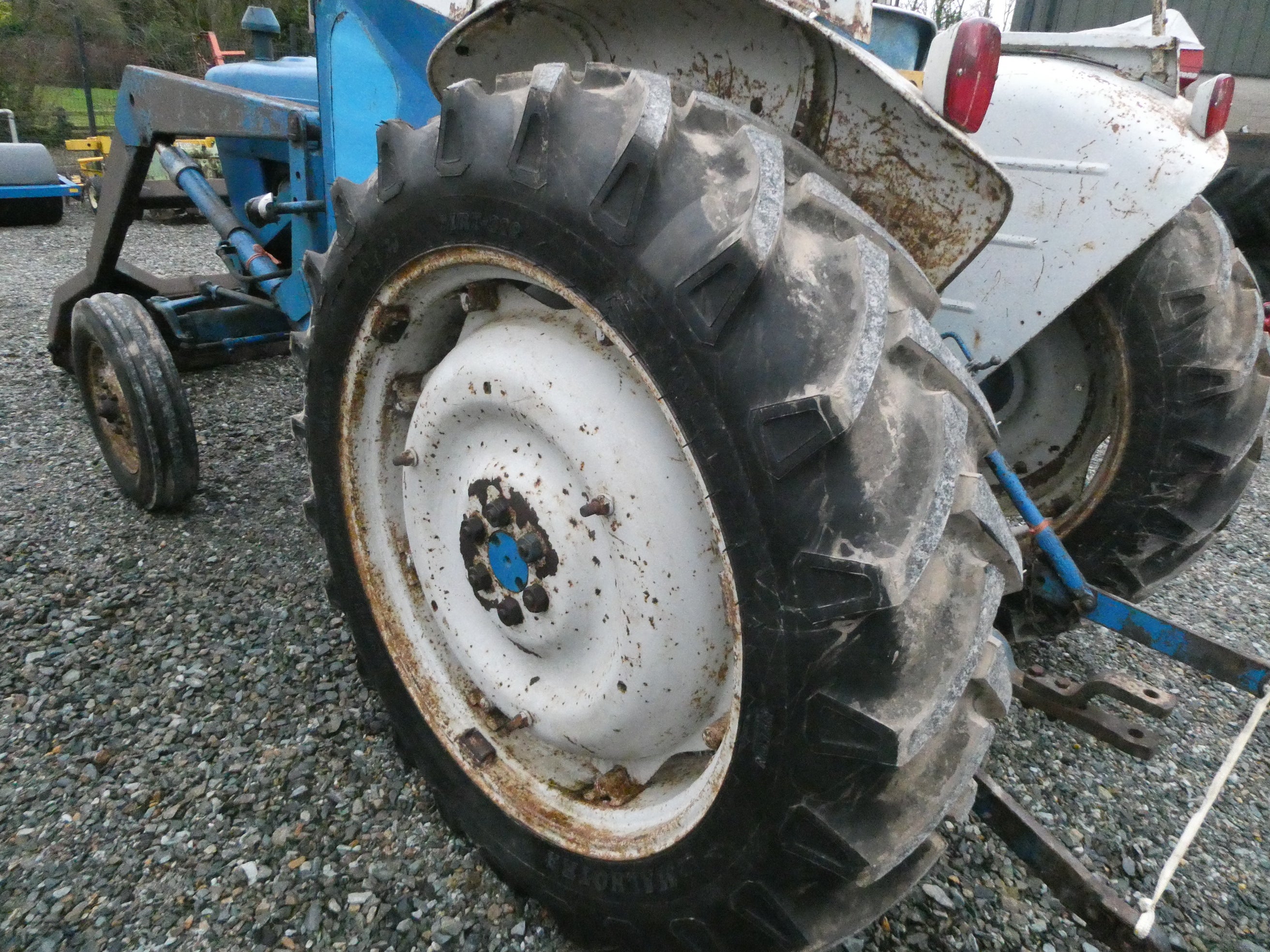 Ford 4000 2wd with loader