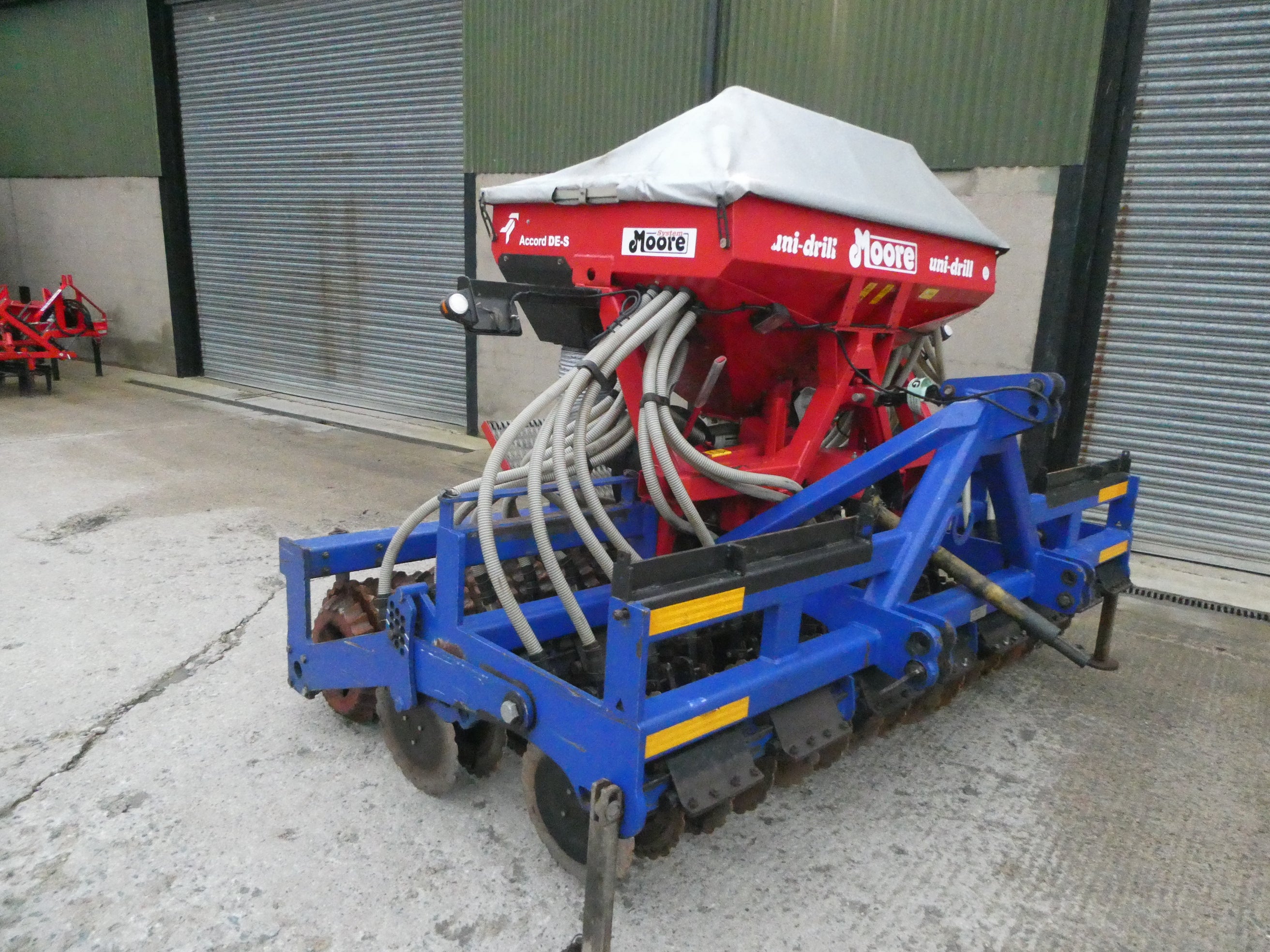 Used Moore 32 row Grassland UniDrill