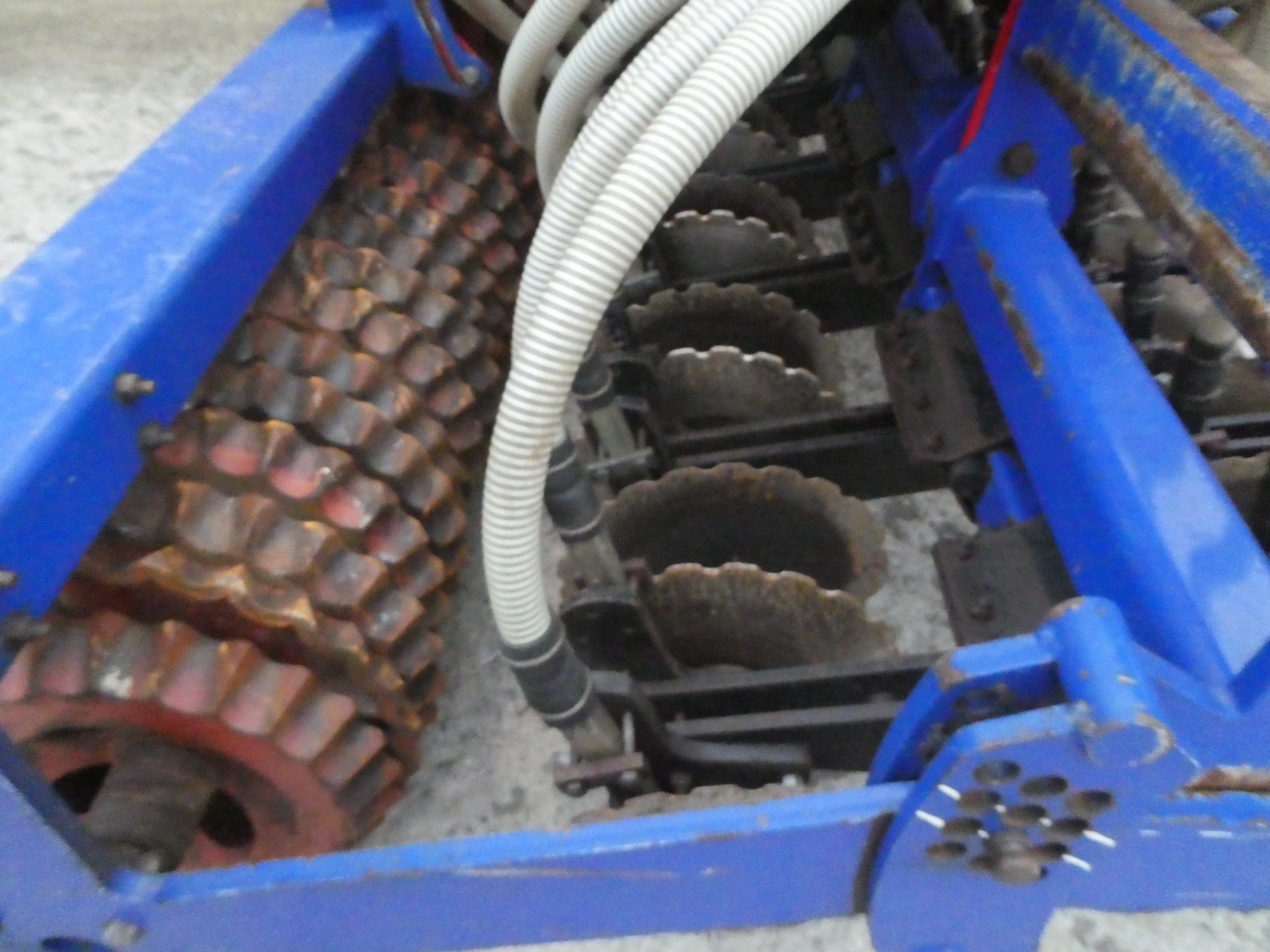 Used Moore 32 row Grassland UniDrill