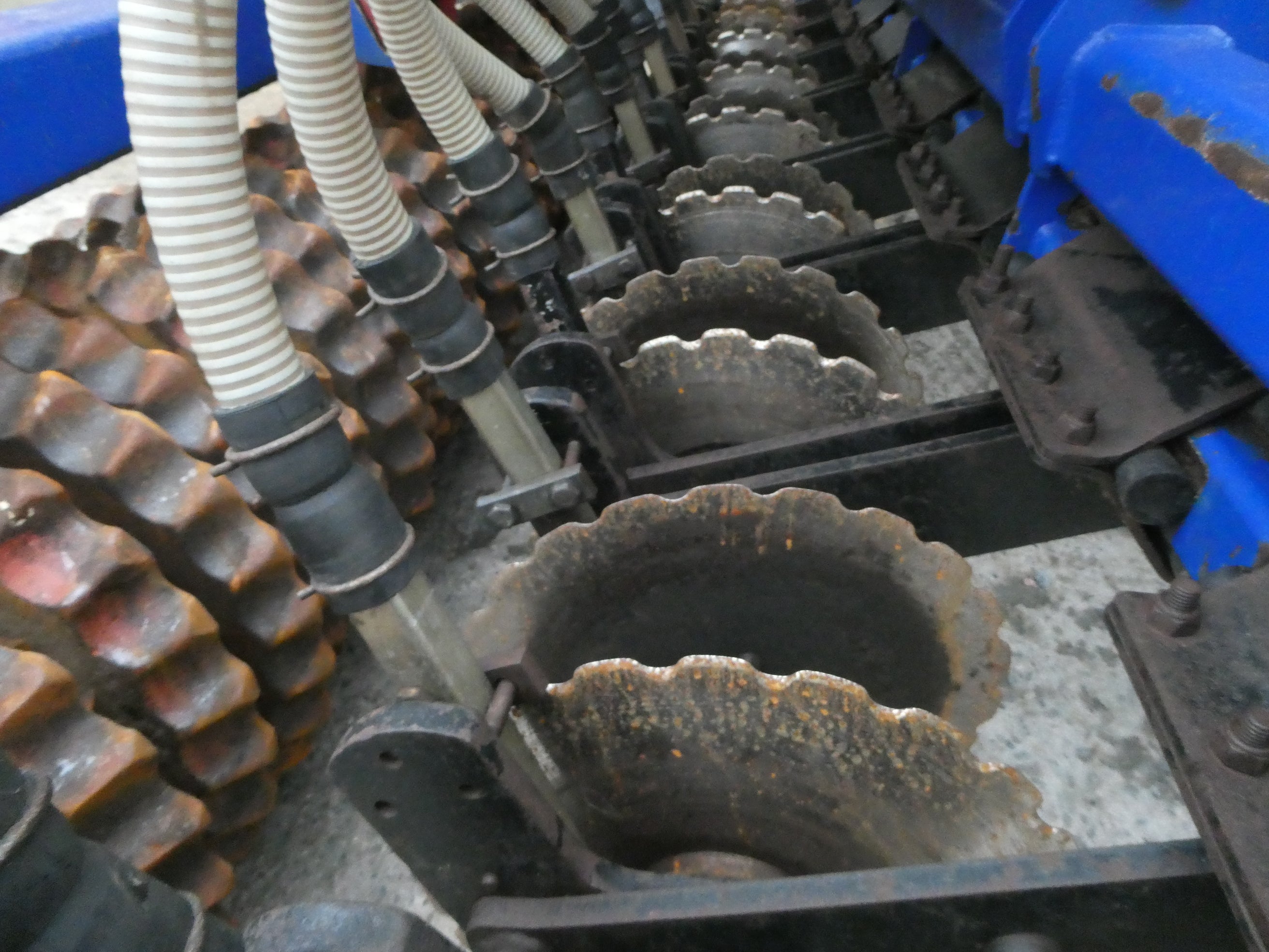 Used Moore 32 row Grassland UniDrill