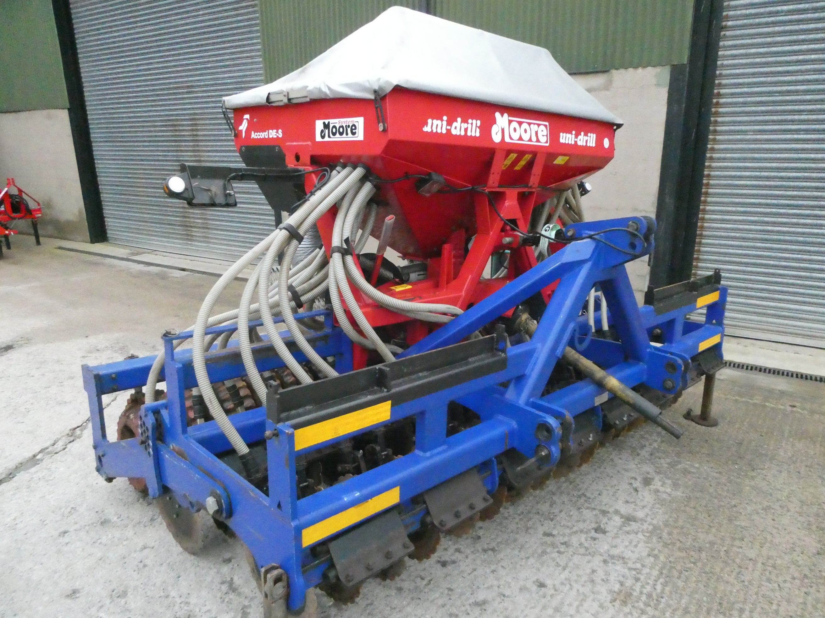 Used Moore 32 row Grassland UniDrill