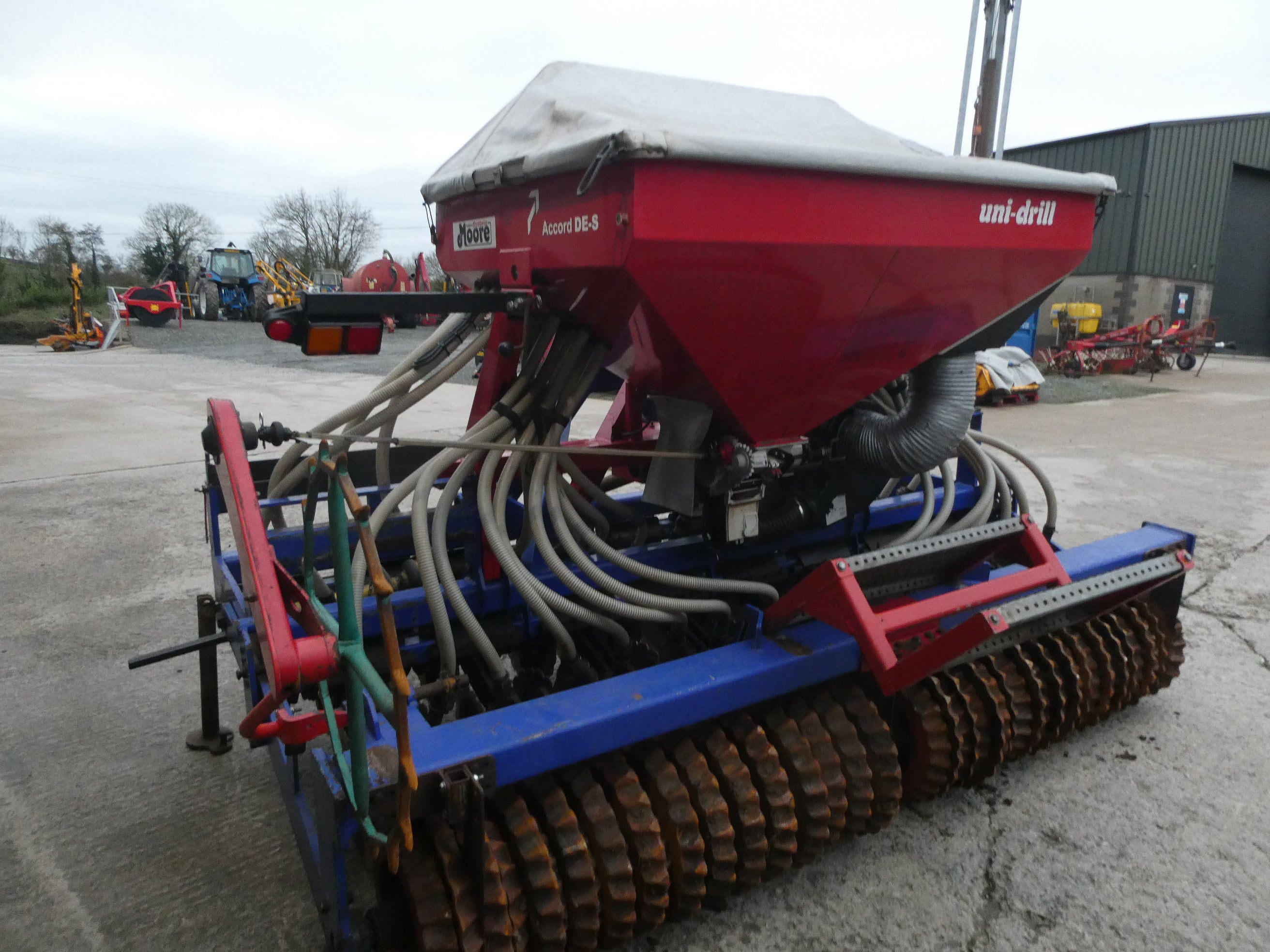 Used Moore 32 row Grassland UniDrill