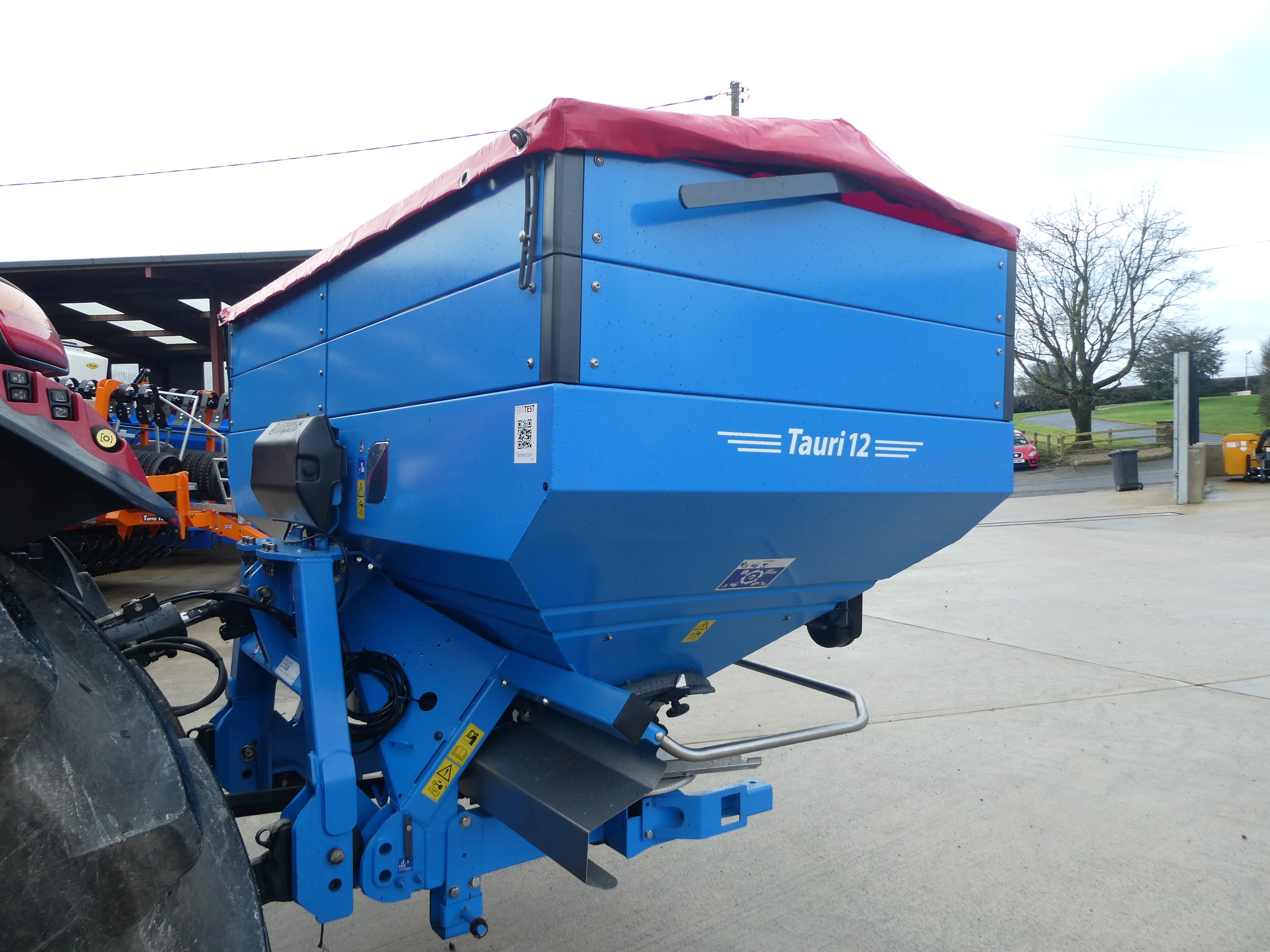 Lemken Tauri 12 Twin Disc Fertiliser Spreader