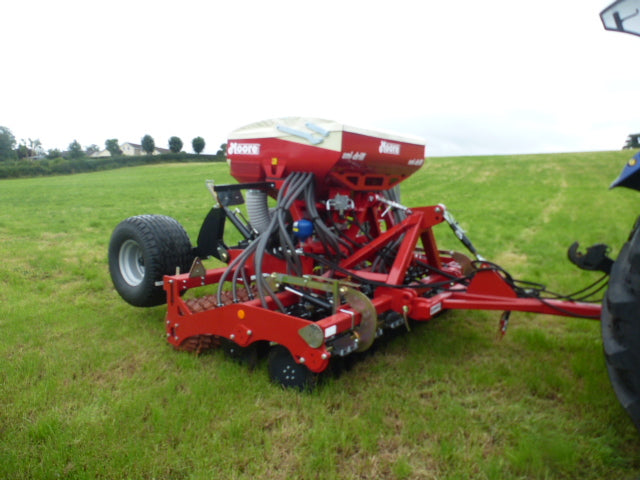 Moore Trailed 32 row Grassland UniDrill