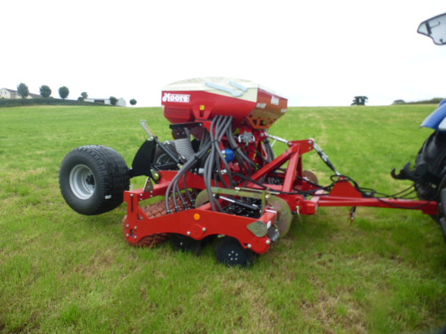 Moore Trailed 32 row Grassland UniDrill