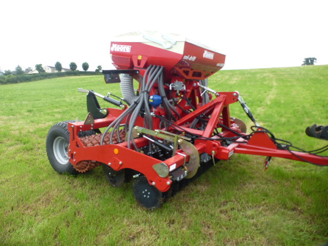 Moore Trailed 32 row Grassland UniDrill