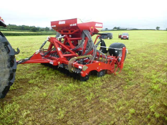 Moore Trailed 32 row Grassland UniDrill