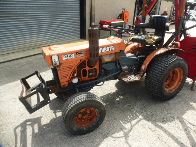 Kubota B7100 HST Tractor