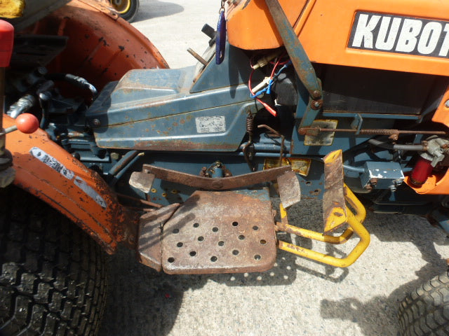 Kubota B7100 HST Tractor