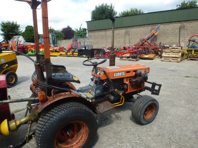 Kubota B7100 HST Tractor