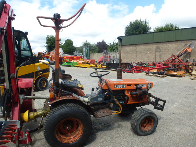 Kubota B7100 HST Tractor